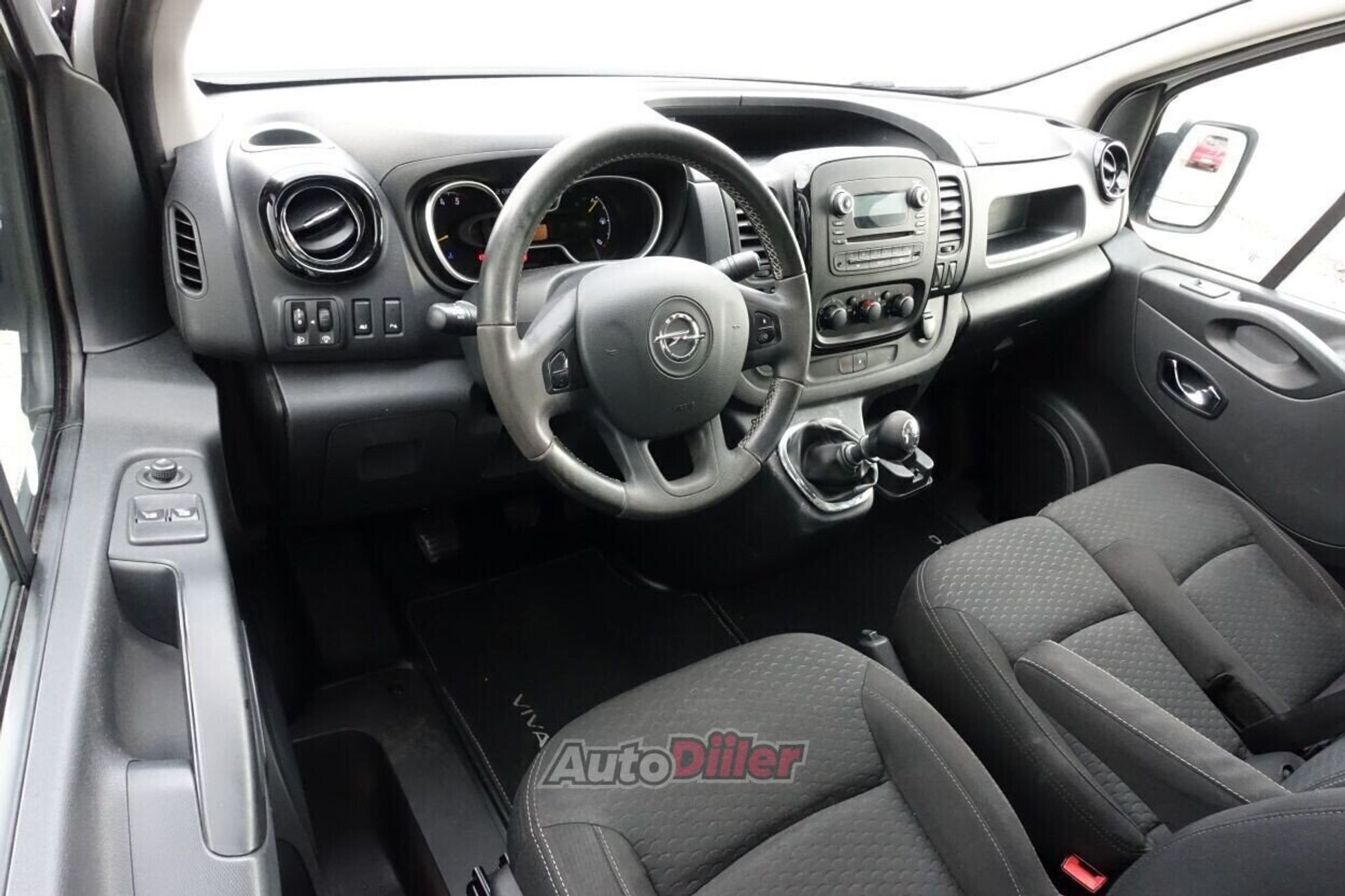Opel Vivaro Long L2H1 EU5 1.6 88kW 2015, kuva 6/10
