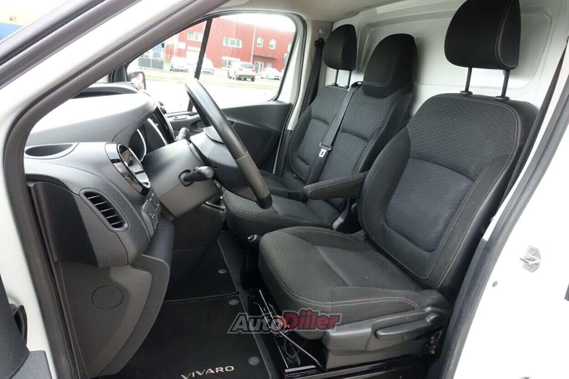 Opel Vivaro Long L2H1 EU5 1.6 88kW 2015, kuva 7/10