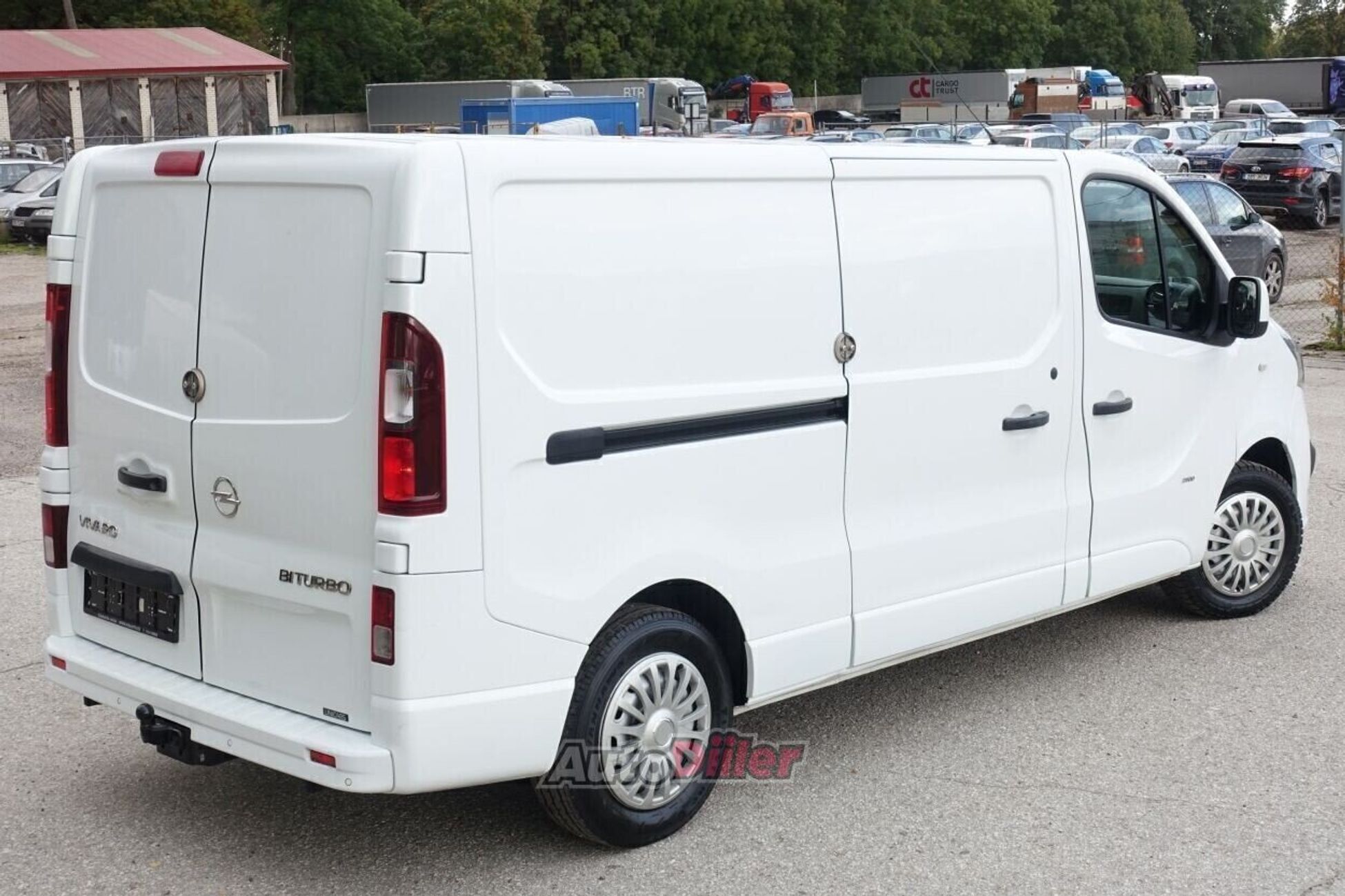 Opel Vivaro Long L2H1 EU5 1.6 88kW 2015, kuva 4/10