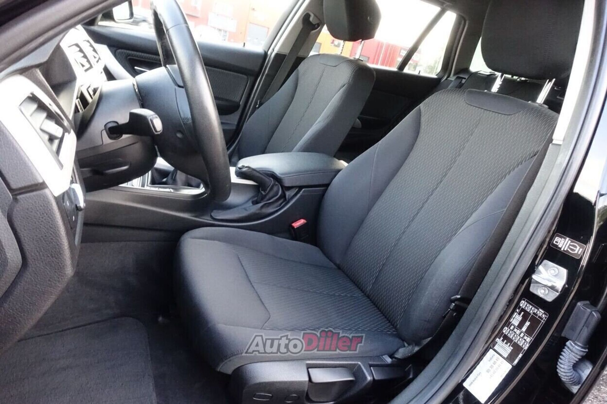 BMW 318 D Touring EU5 2.0 105kW 2015, kuva 7/10