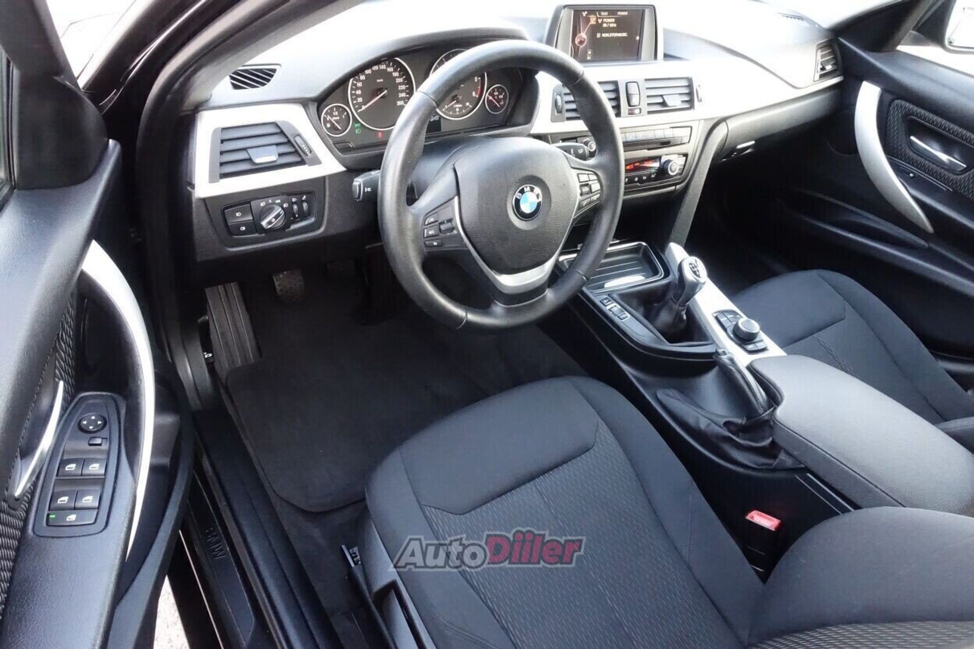 BMW 318 D Touring EU5 2.0 105kW 2015, kuva 6/10