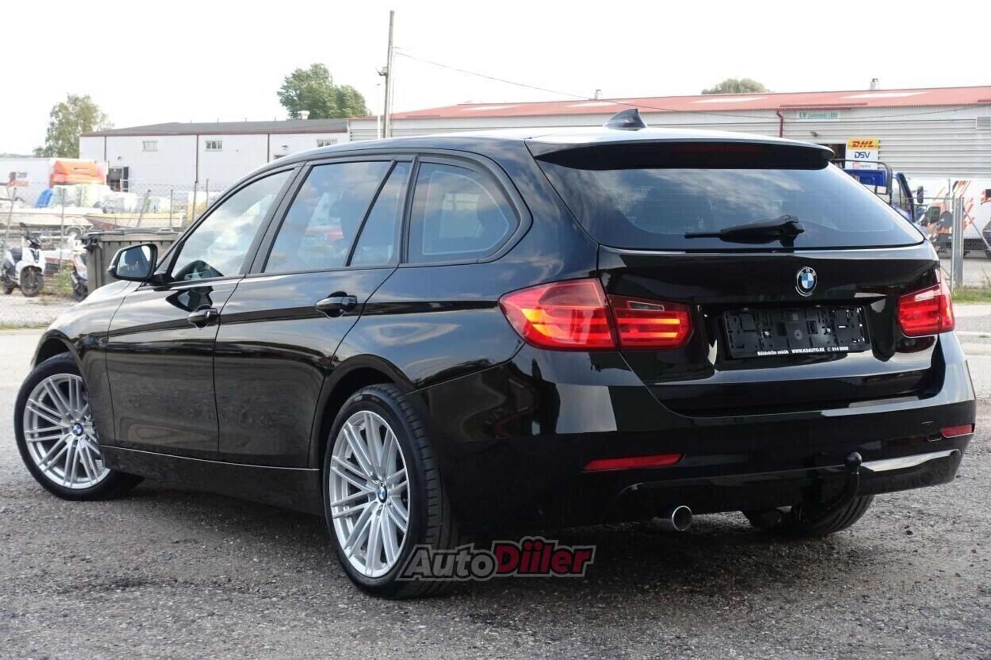 BMW 318 D Touring EU5 2.0 105kW 2015, kuva 2/10