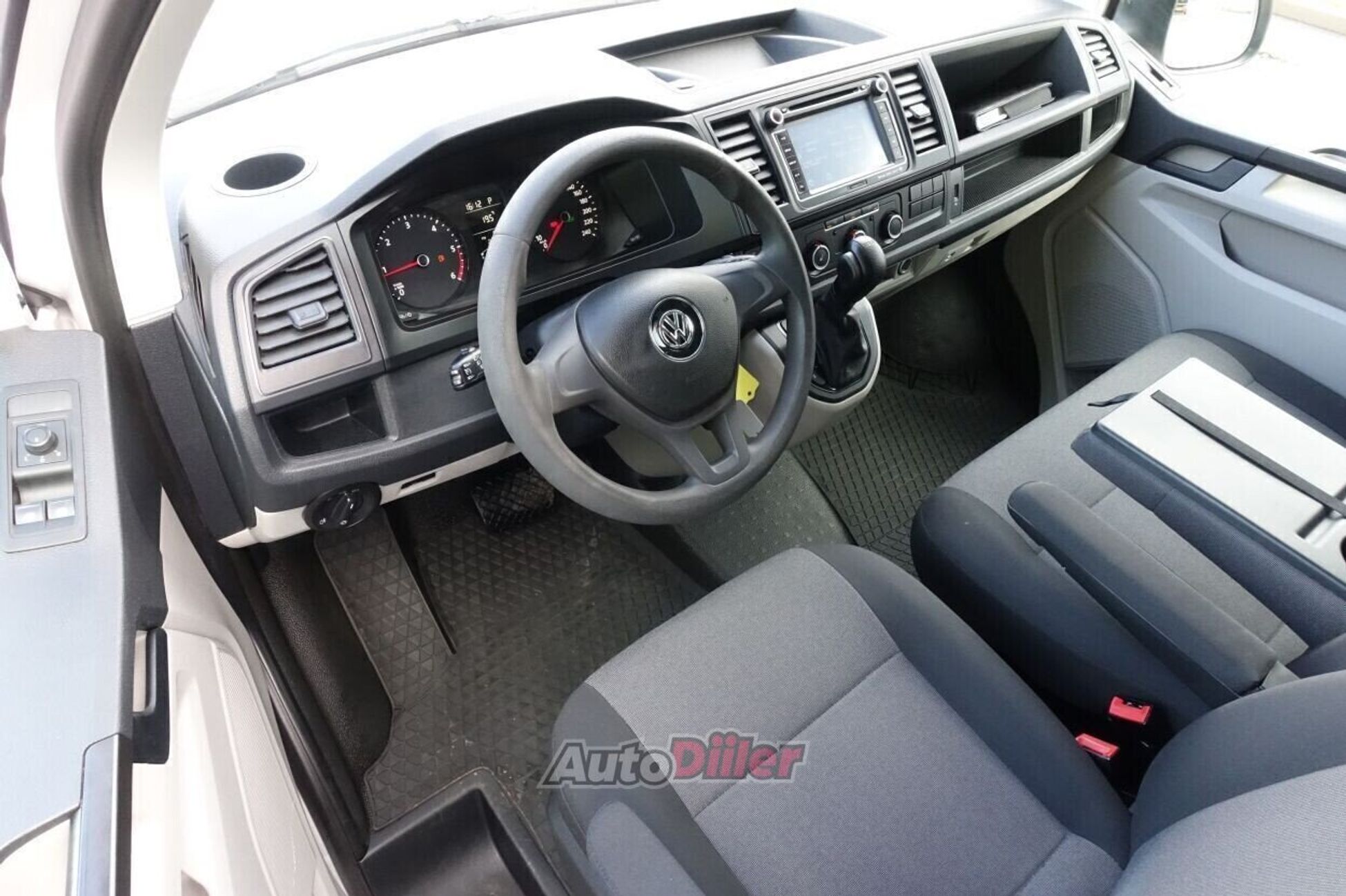 Volkswagen Transporter 2015, kuva 6/10