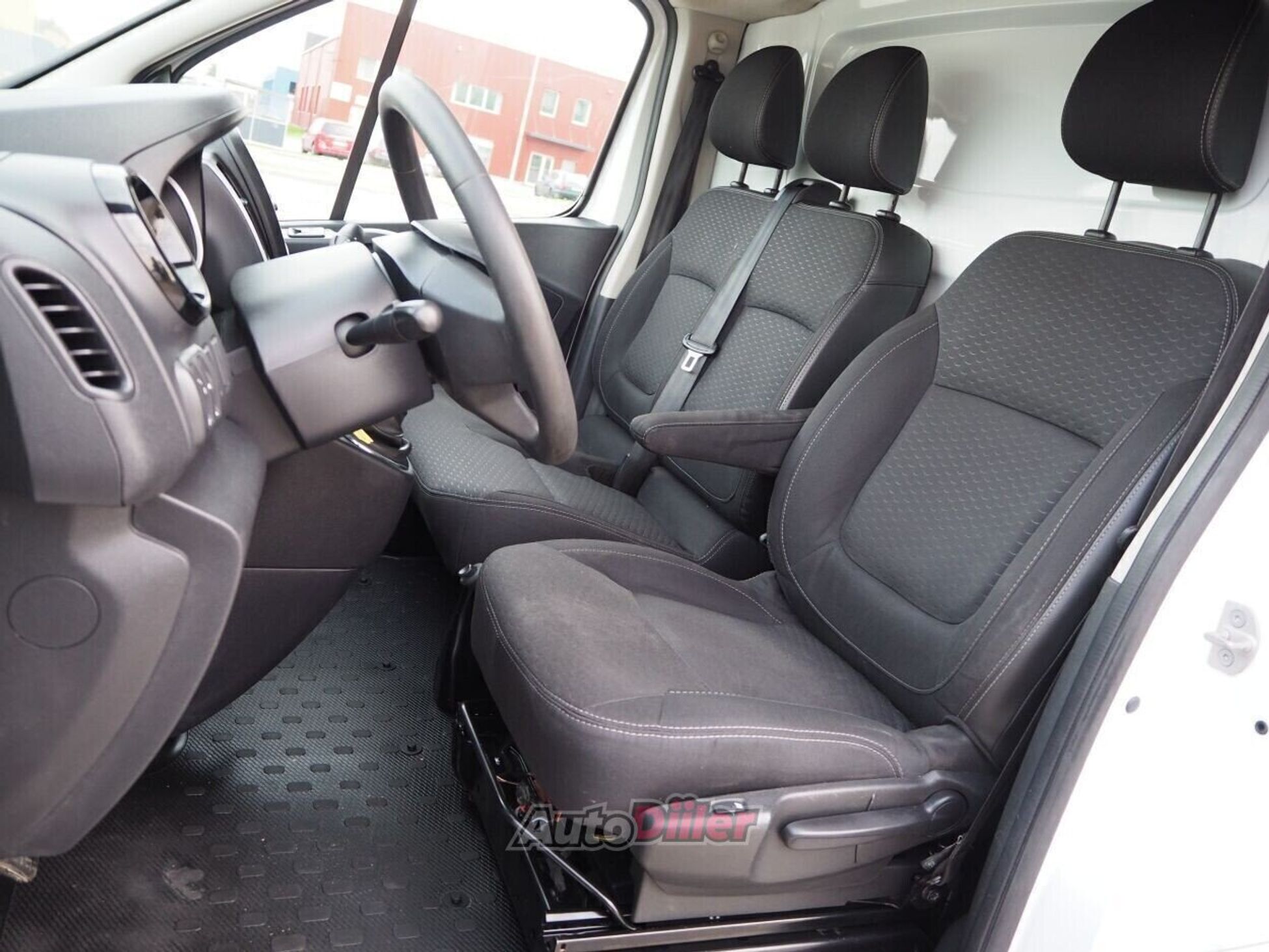 Opel Vivaro Long L2H1 EU5 1.6 85kW 2016, kuva 7/10