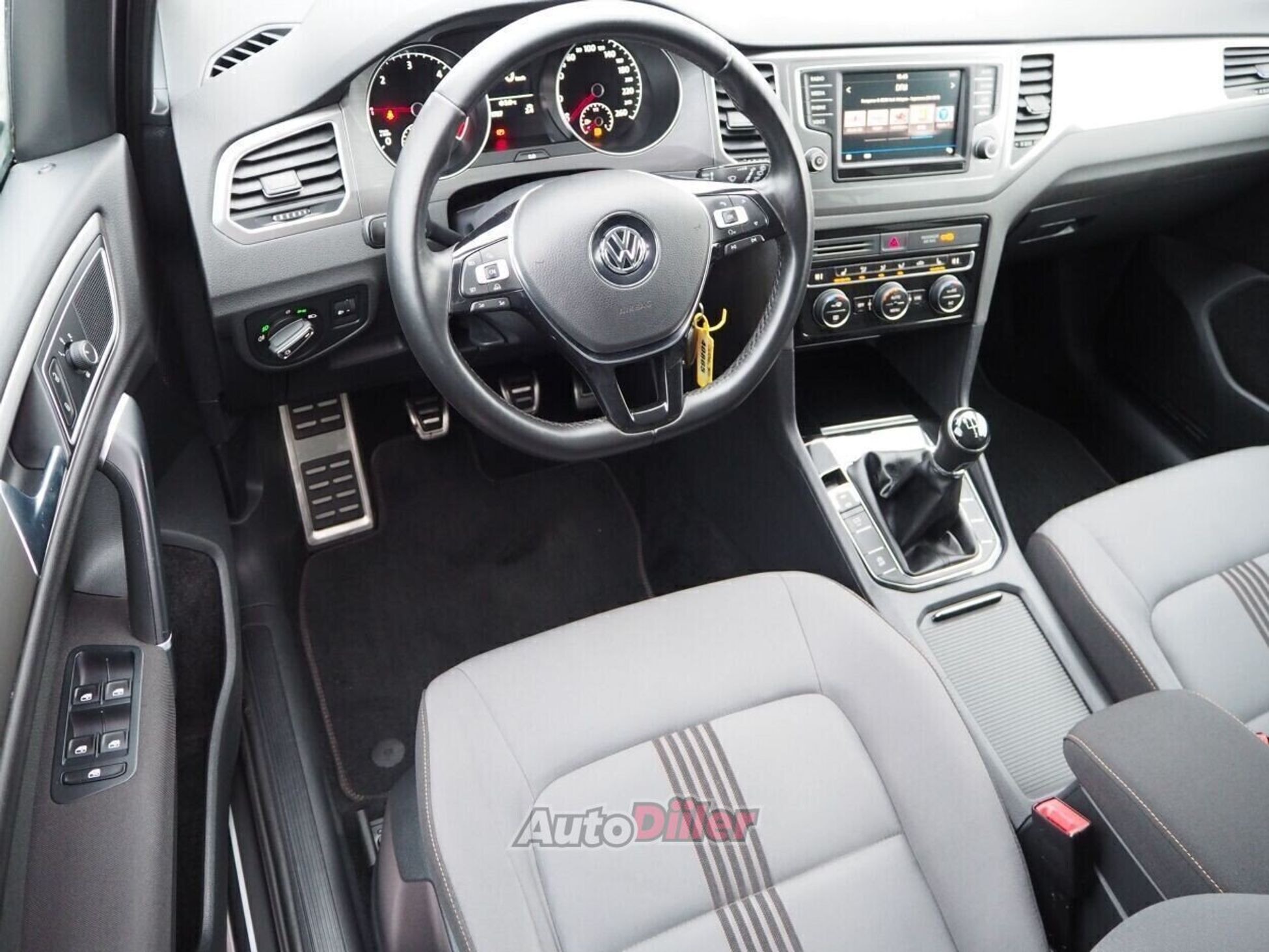Volkswagen Golf Sportsvan 2017, photo 6/10