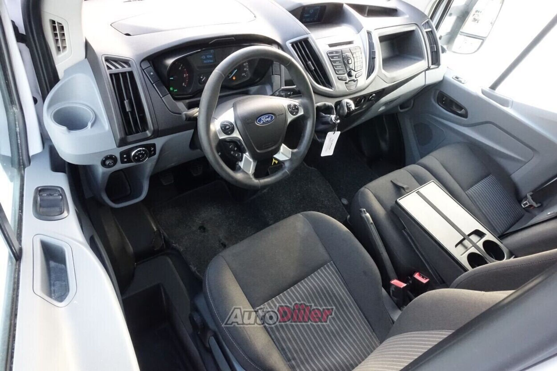 Ford Transit DOKA EU5 2.2 114kW 2015, kuva 6/10