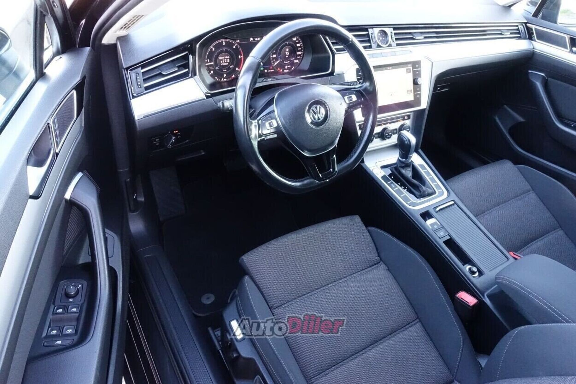 Volkswagen Passat 2019, kuva 6/10
