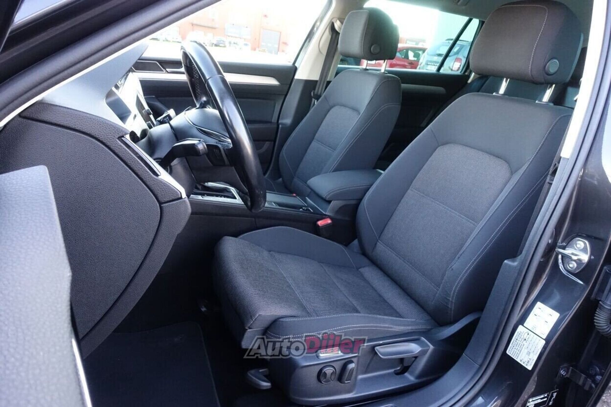 Volkswagen Passat 2019, kuva 7/10