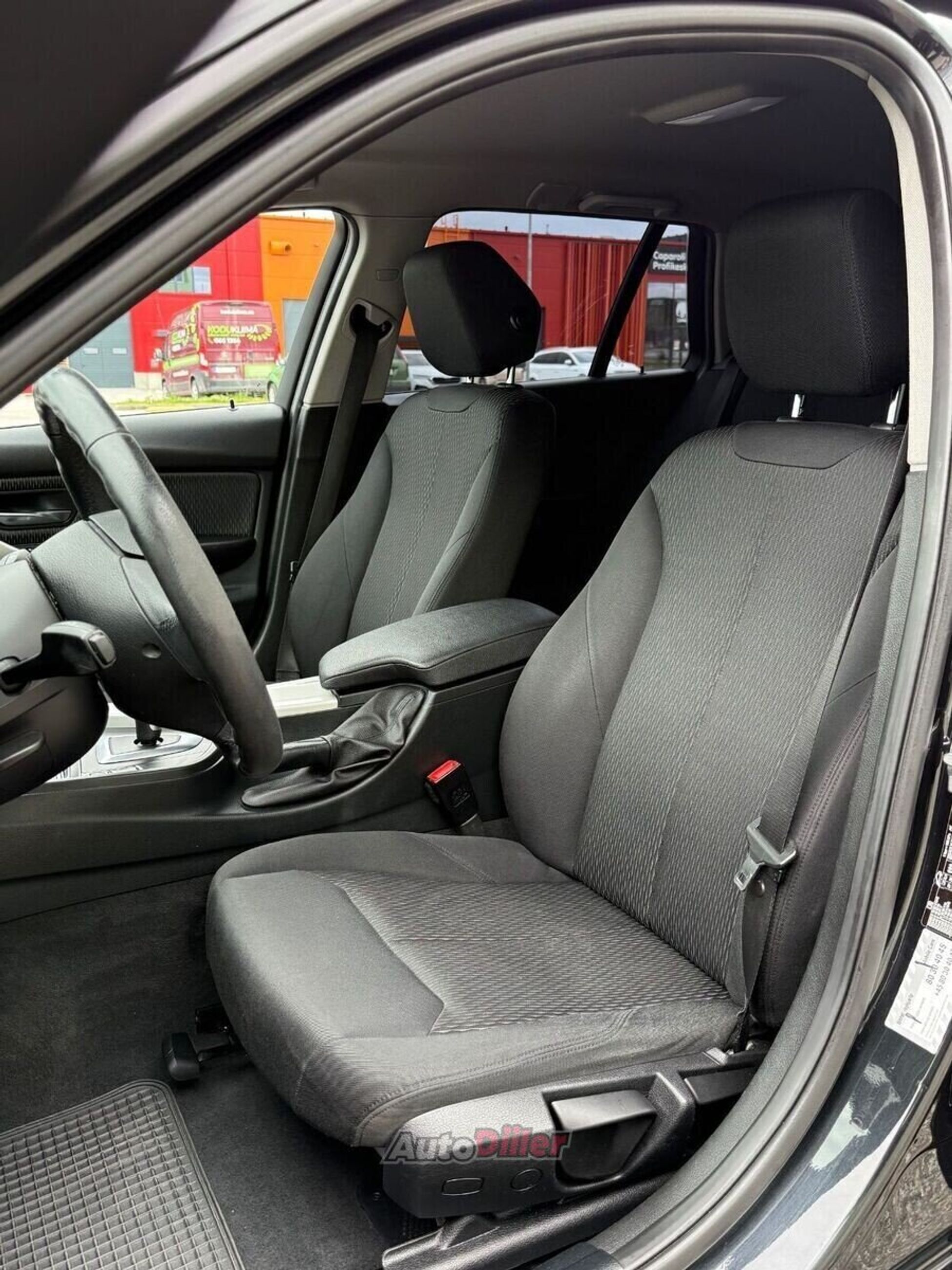 BMW 320 2017, photo 7/10