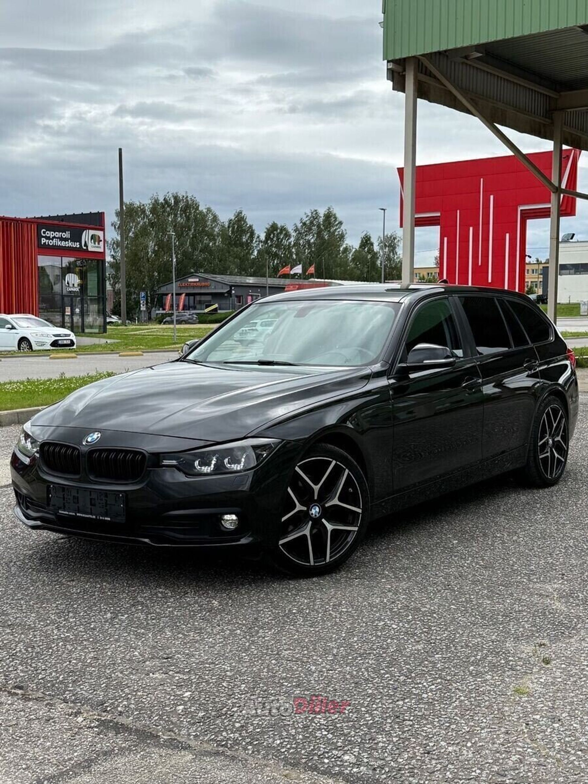 BMW 320 2017, photo 3/10