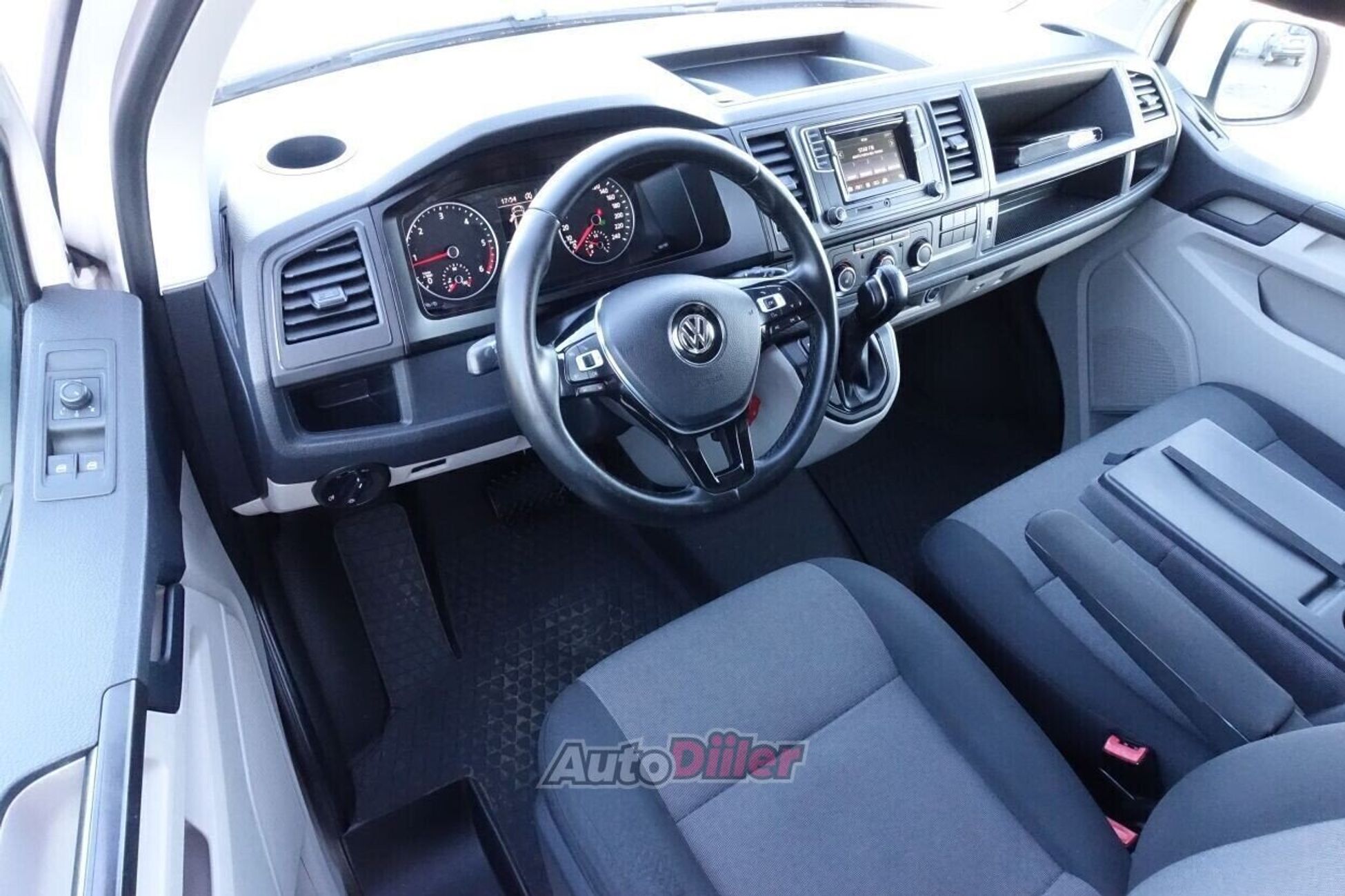 Volkswagen Transporter 2017, kuva 6/10