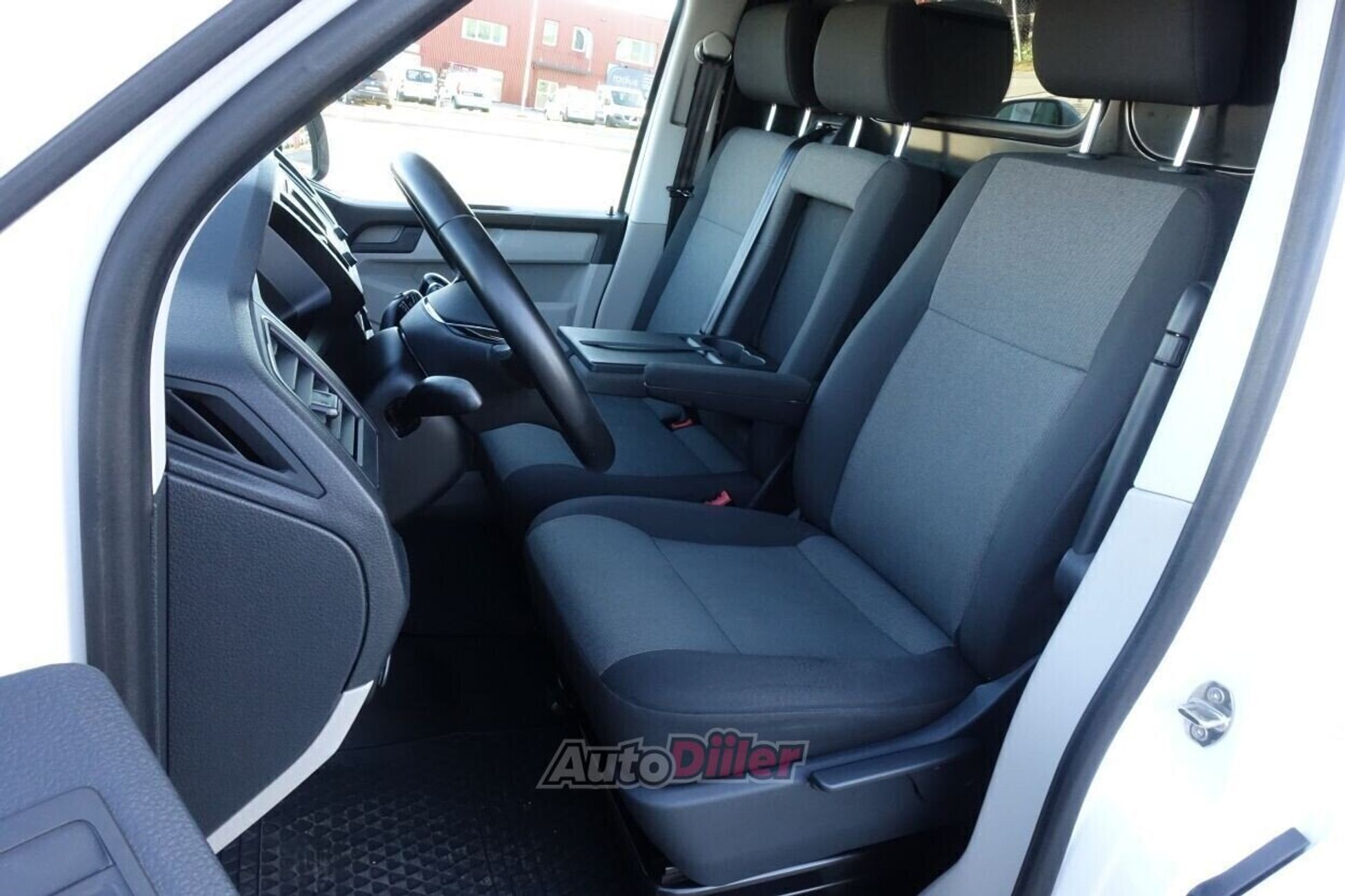 Volkswagen Transporter 2017, kuva 7/10