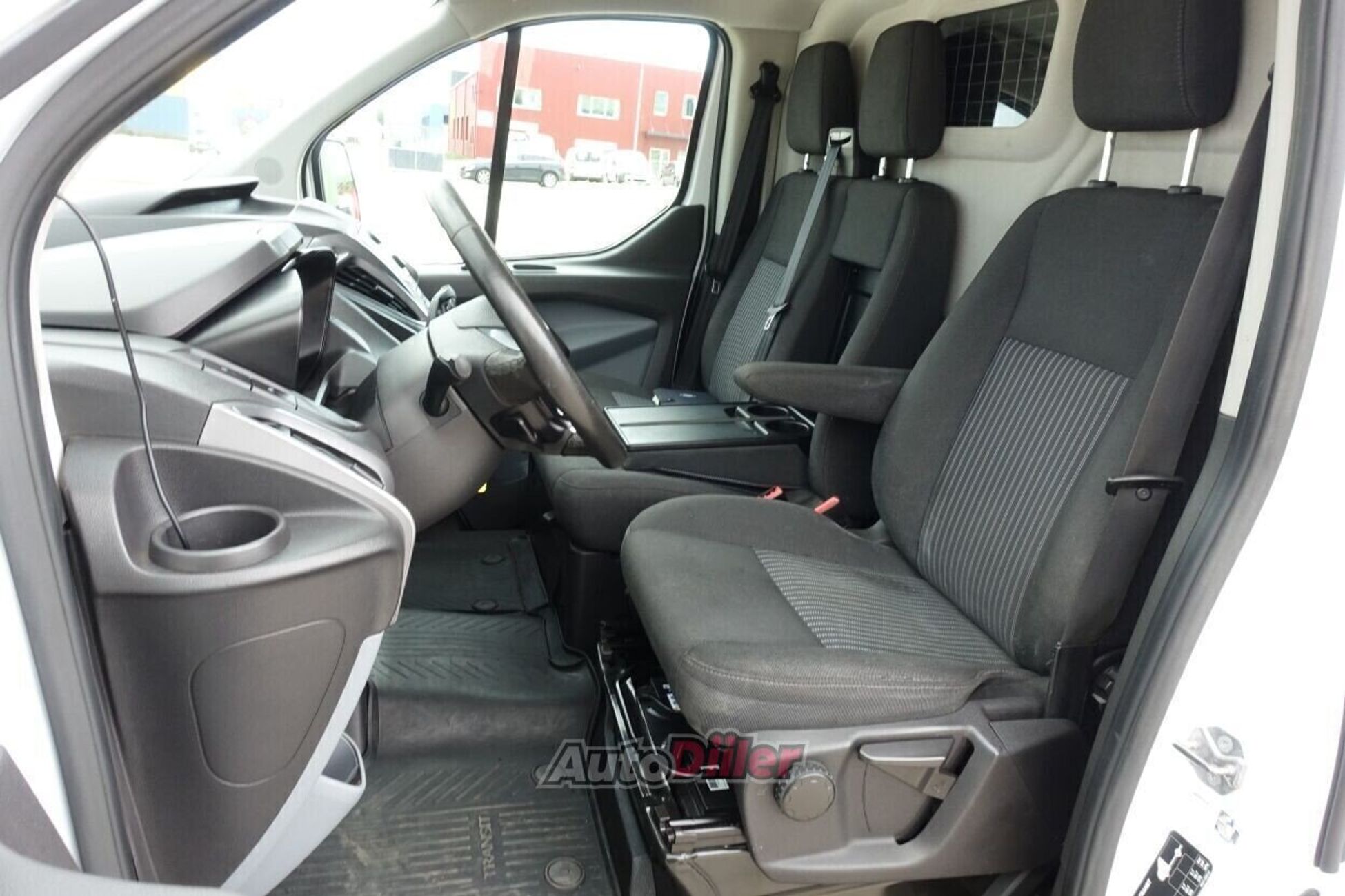Ford Transit Custom 2017, kuva 7/10