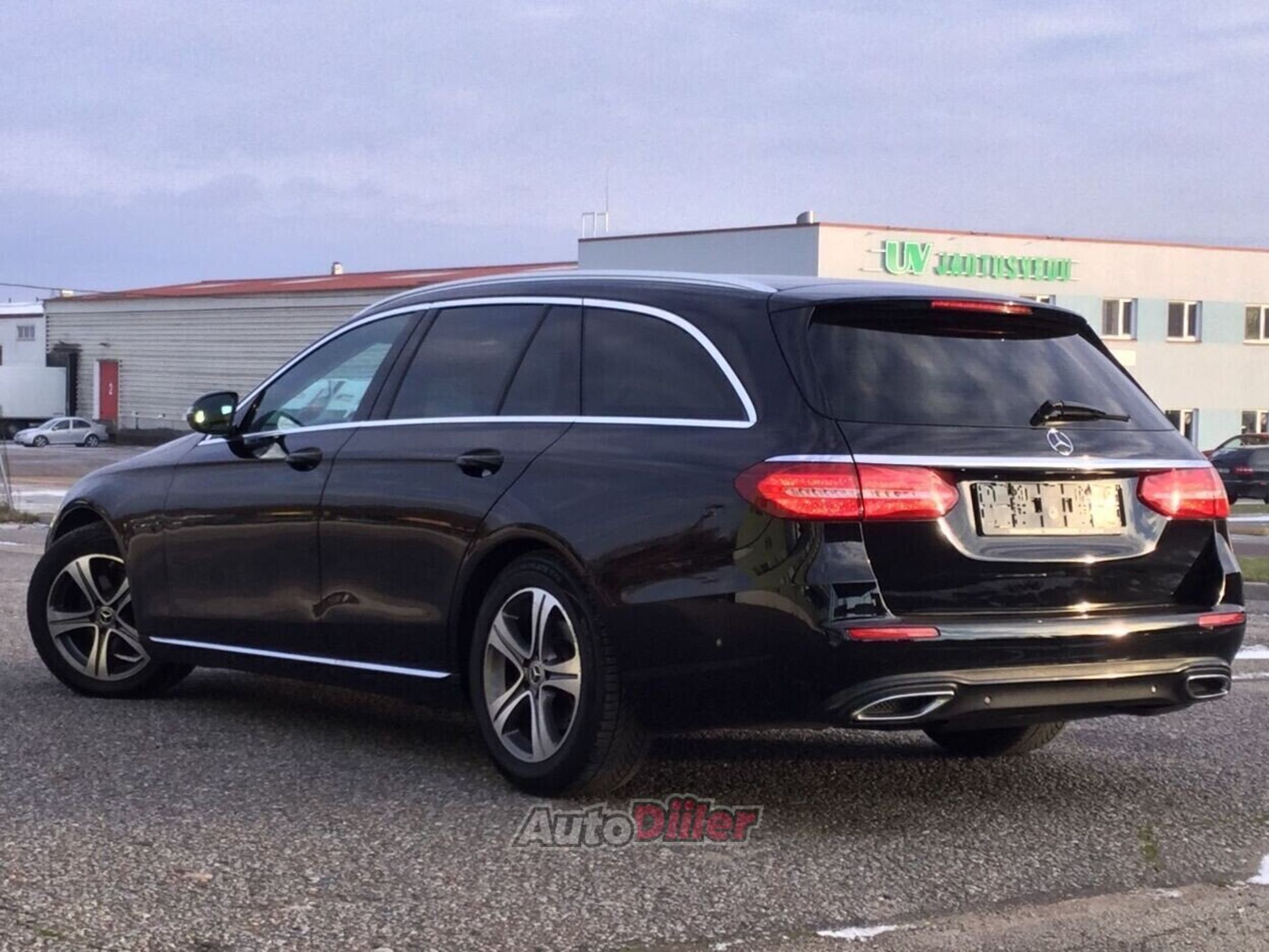 Mercedes-Benz E 220 2018, kuva 2/10