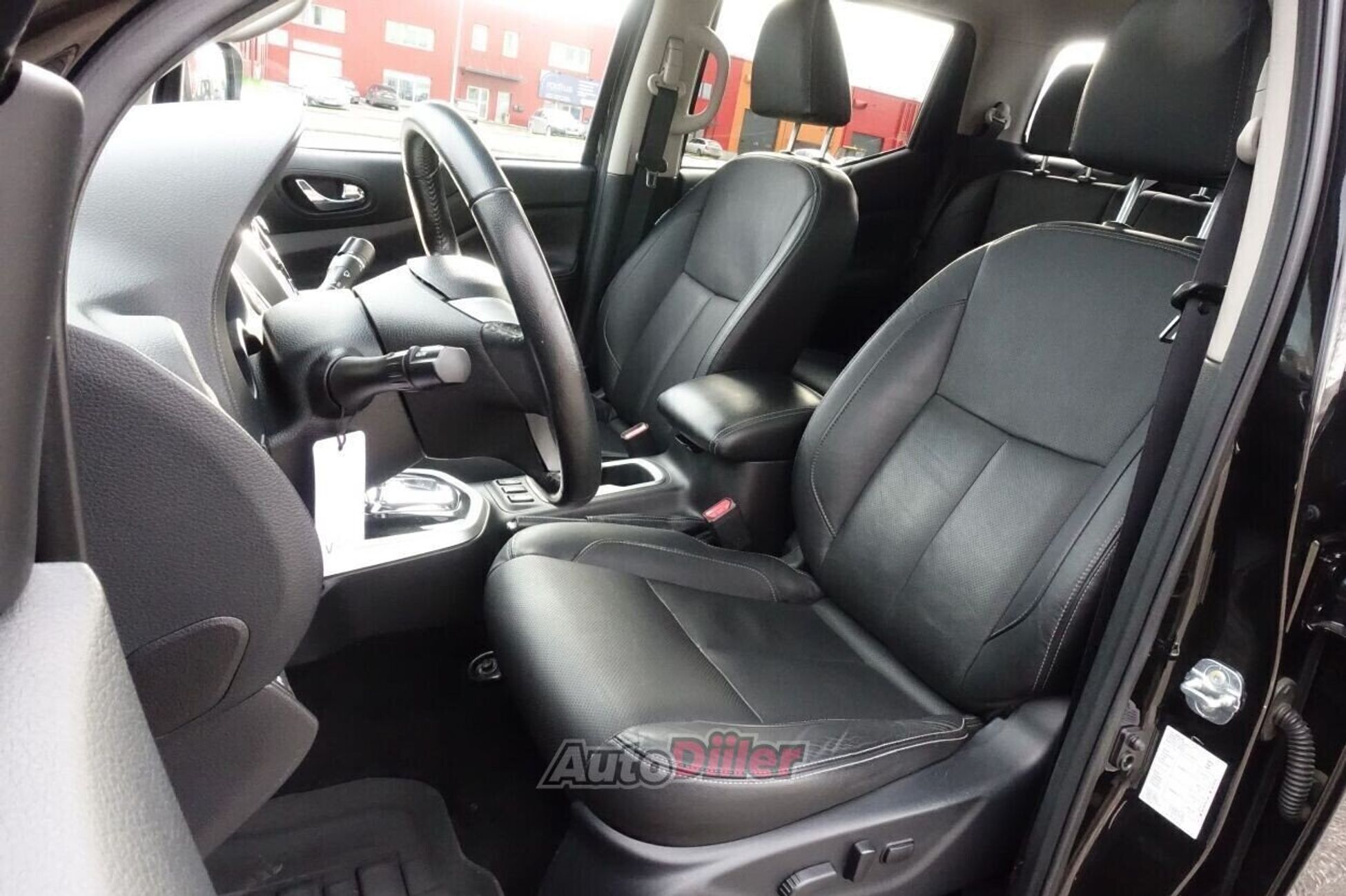 Nissan Navara 2016, photo 7/10