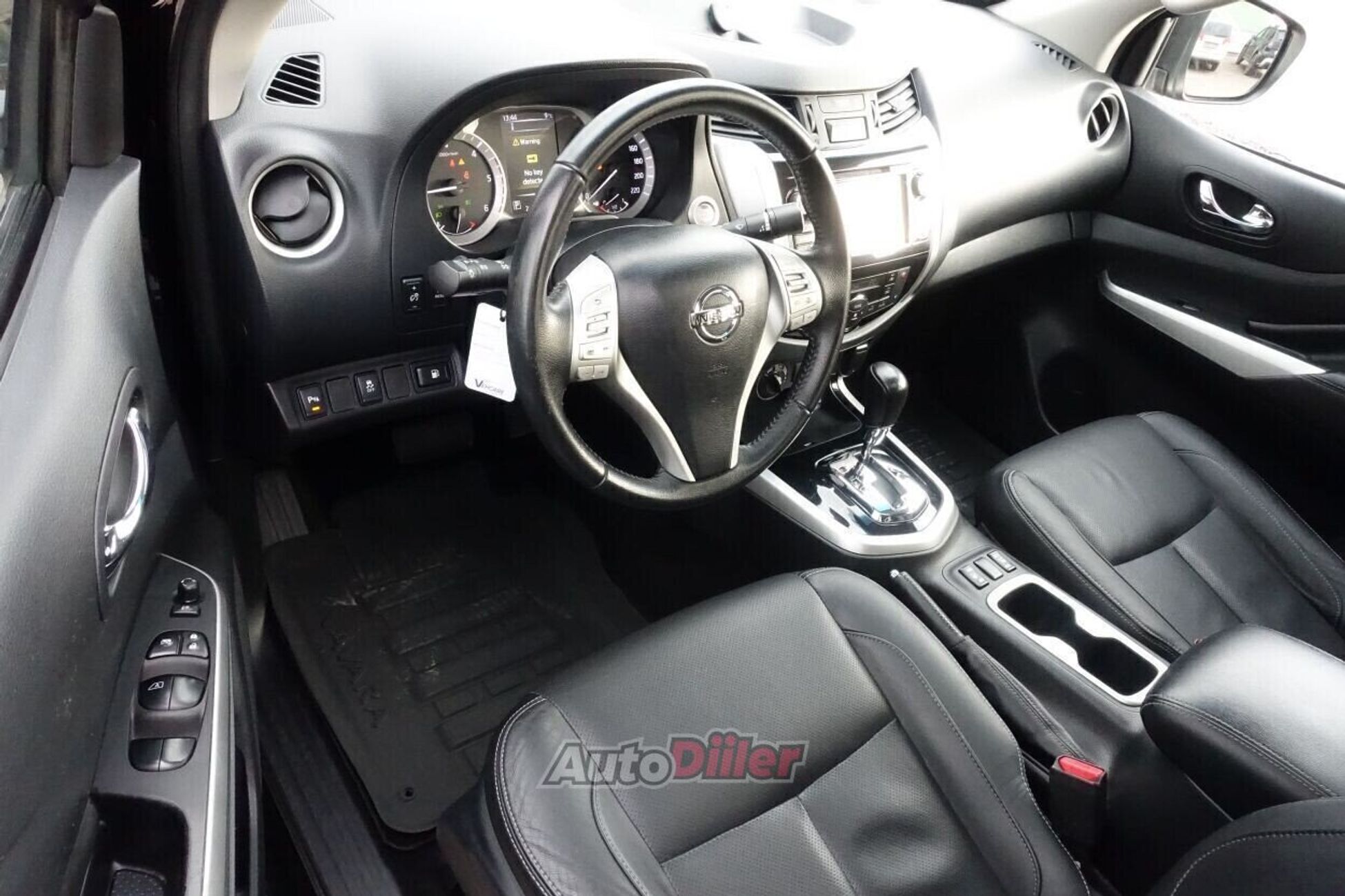 Nissan Navara 2016, photo 6/10
