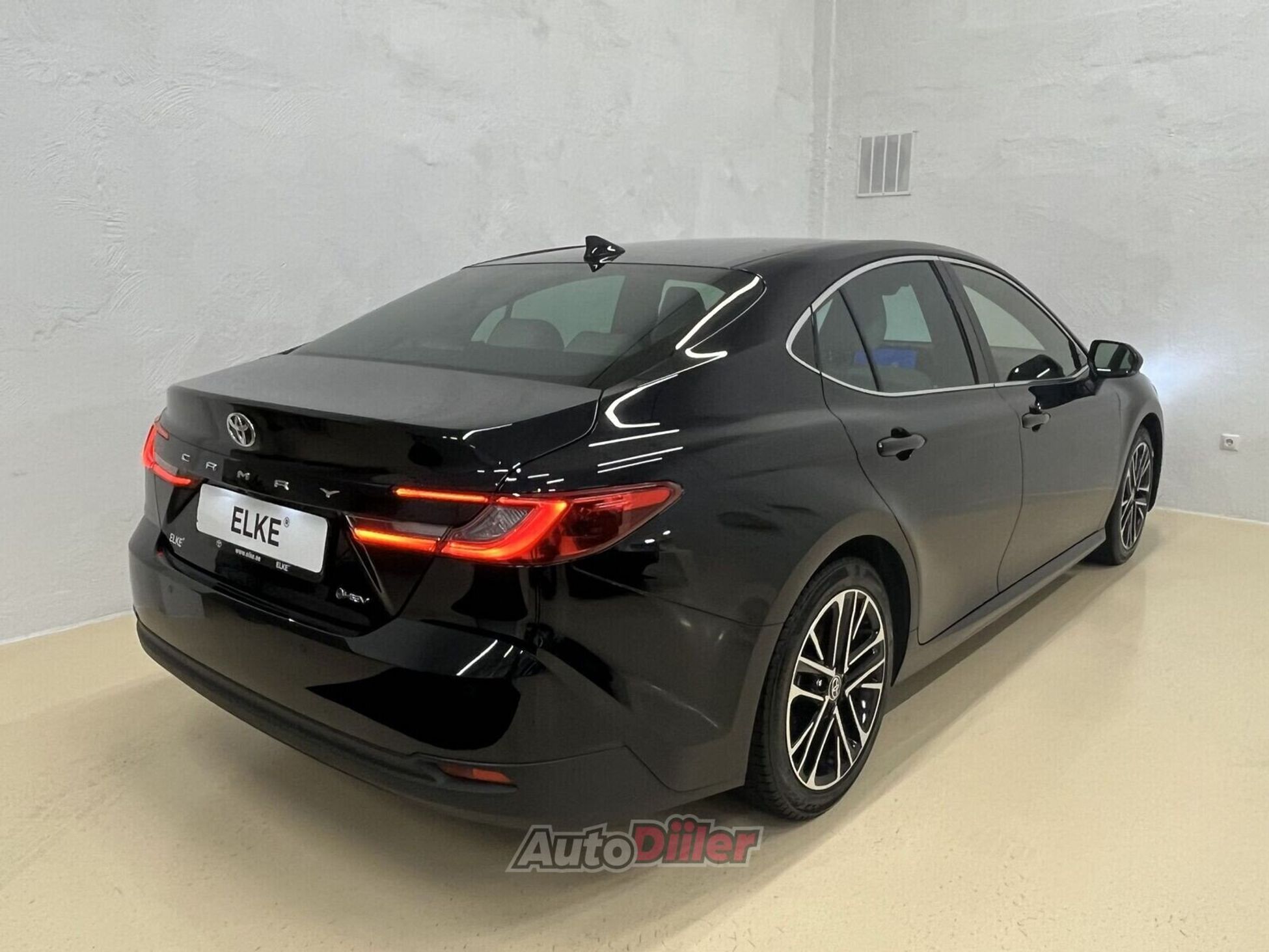 Toyota Camry Executive 2.5 137kW 2024, photo 2/10