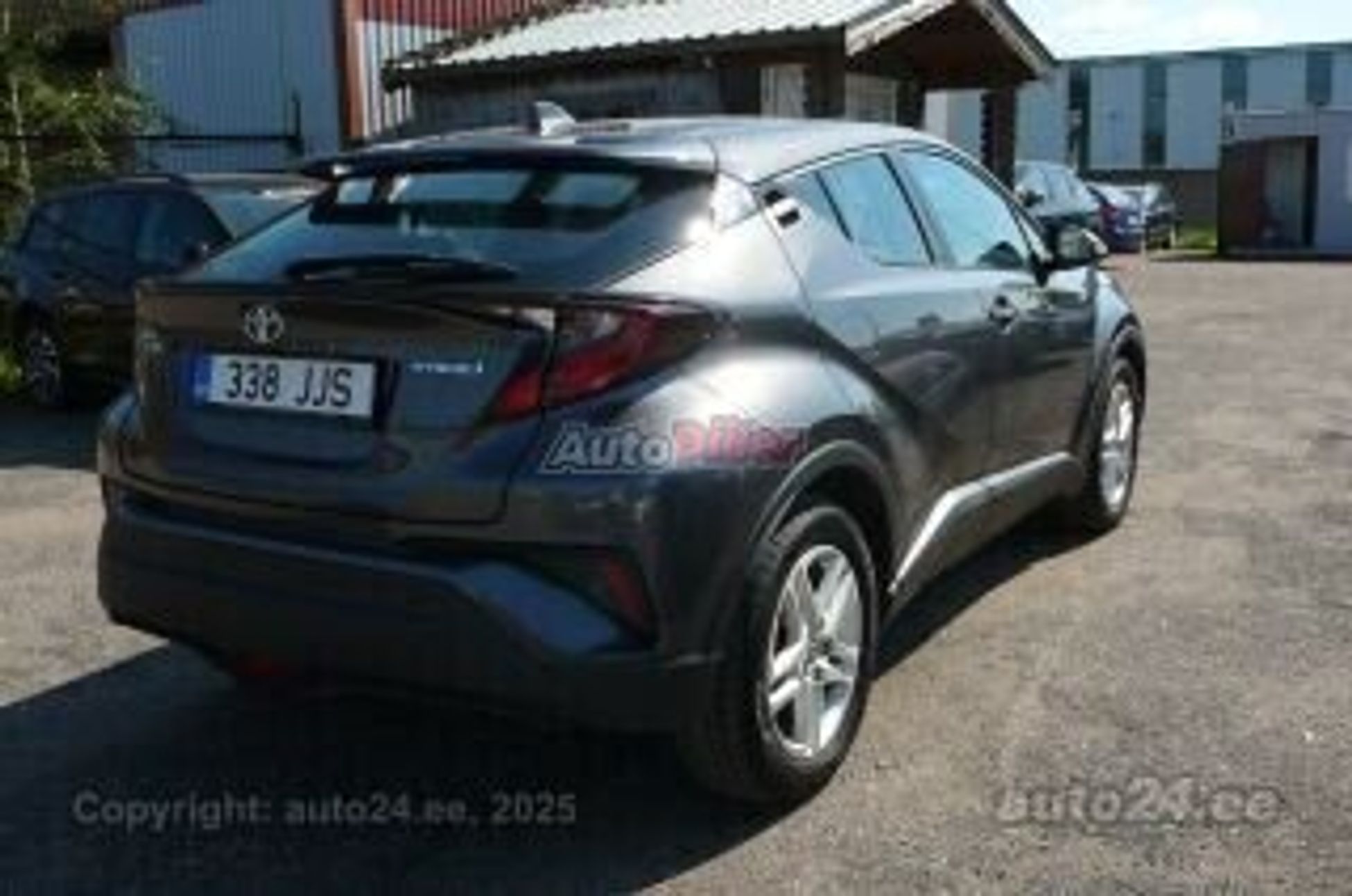 Toyota C-HR 1.8 72kW 2022, photo 2/5