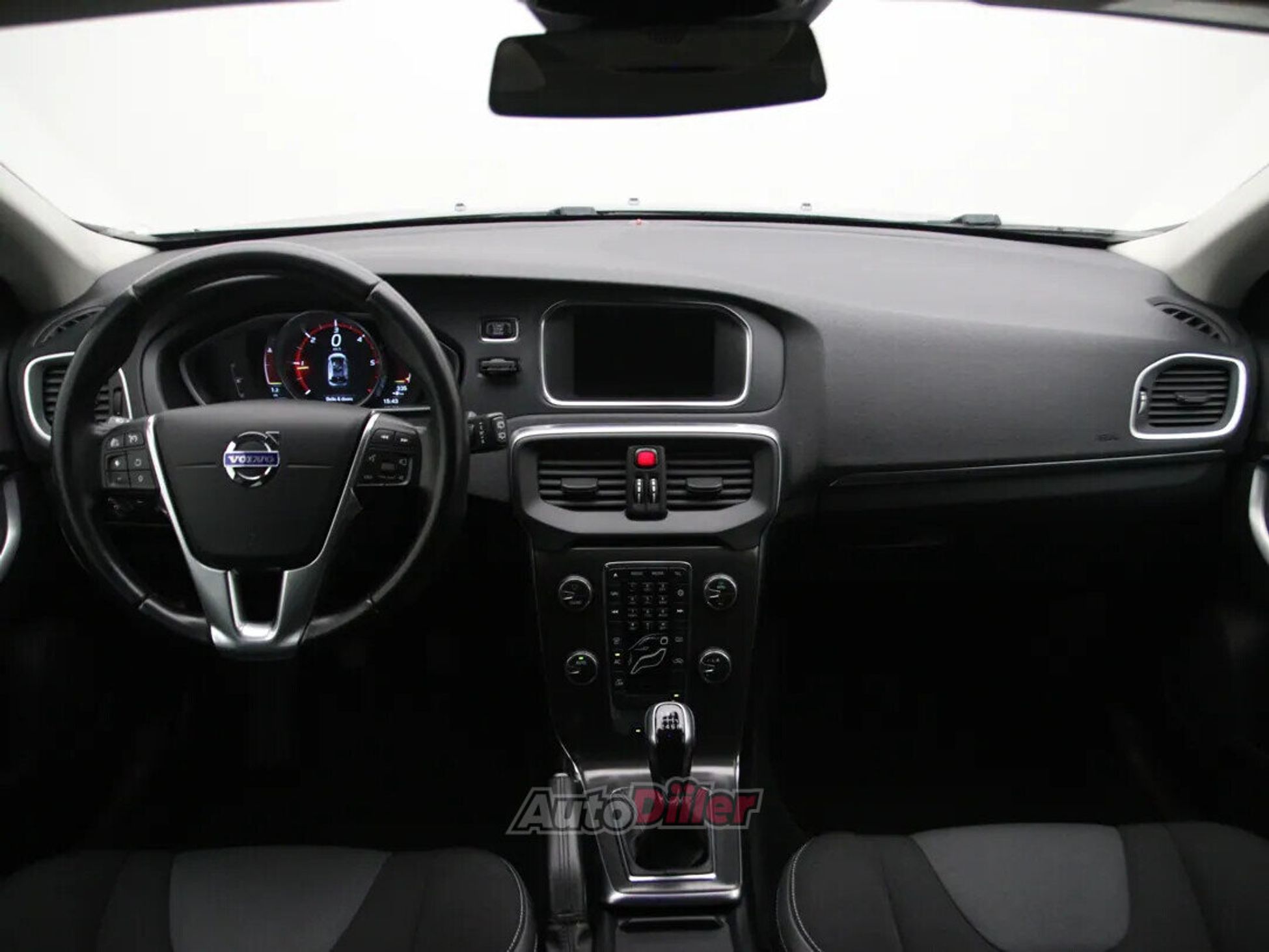 Volvo V40 Momentum 2.0 140kW 2014, kuva 2/10