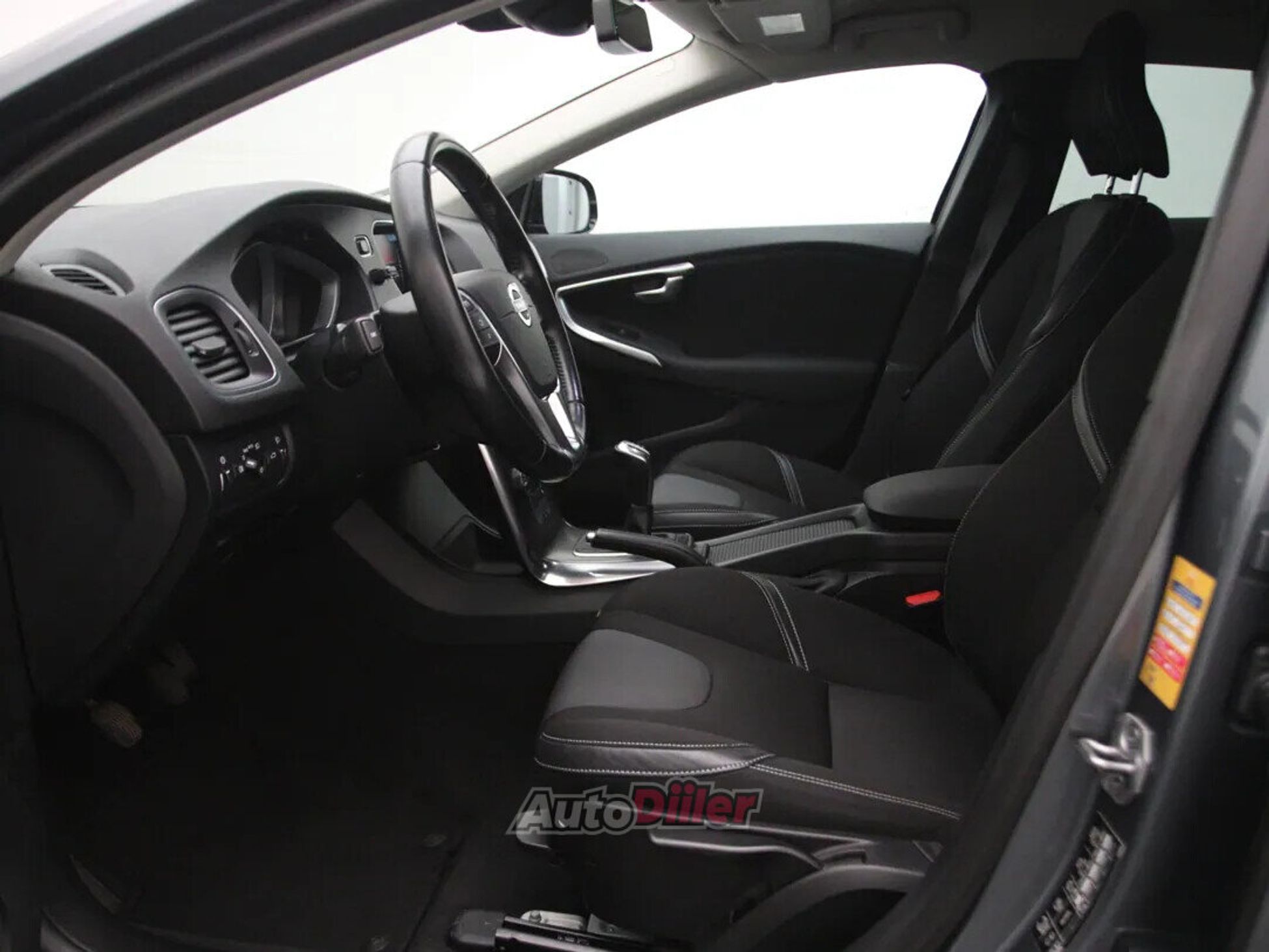 Volvo V40 Momentum 2.0 140kW 2014, kuva 4/10