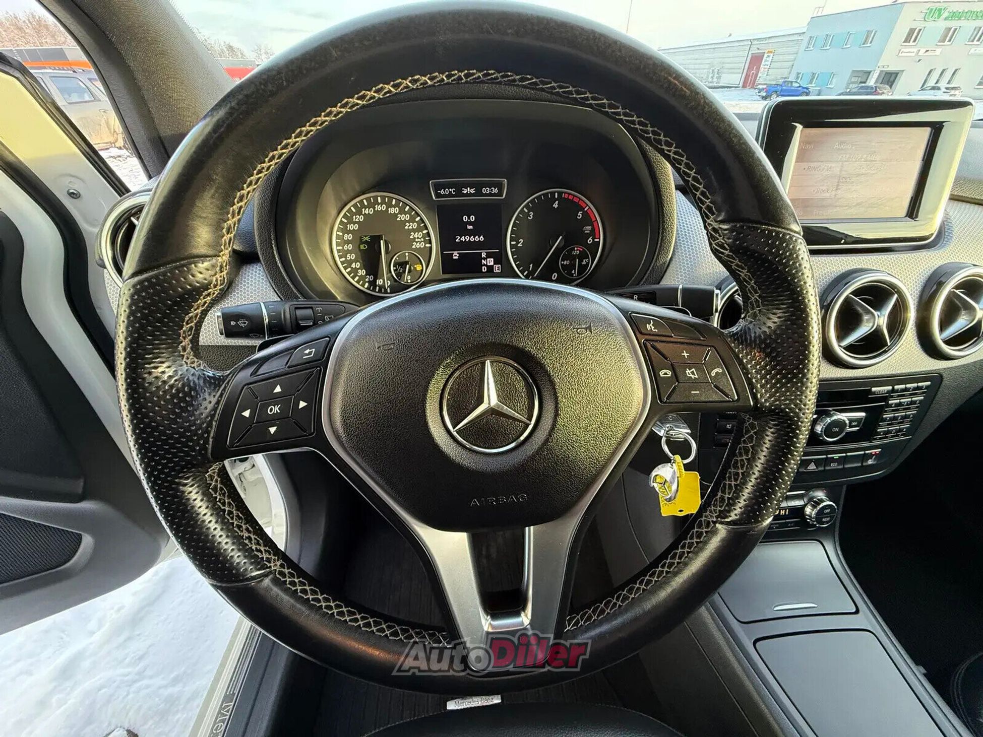 Mercedes-Benz B 200 2013, photo 6/10