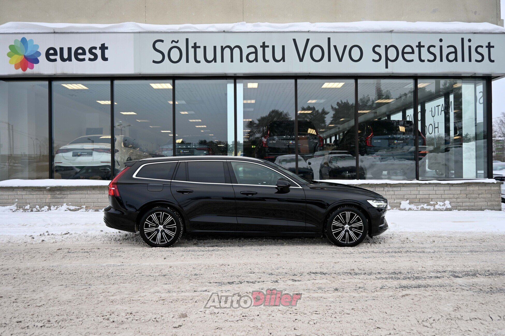 Volvo V60 2022, photo 7/10