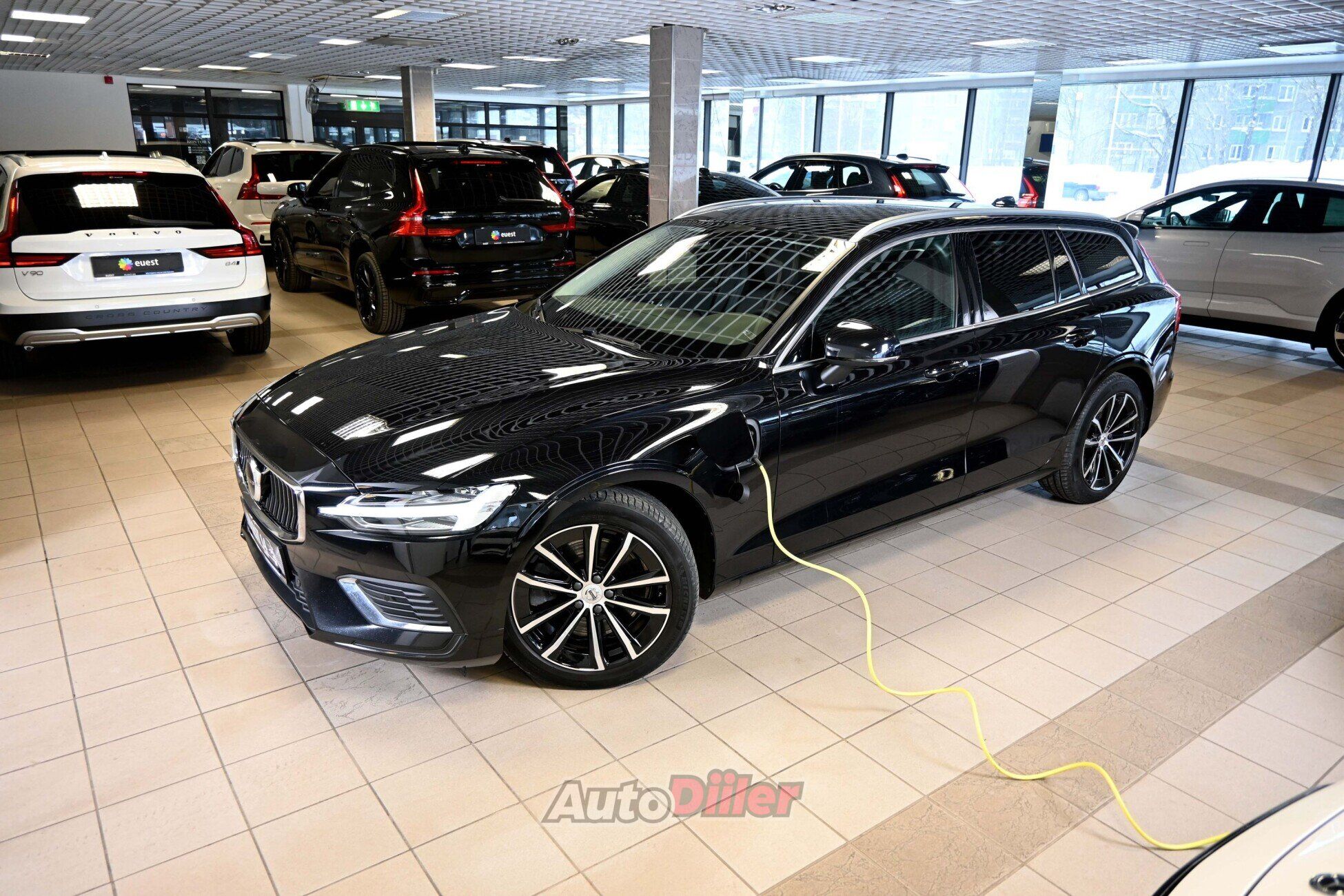 Volvo V60 2022, photo 6/10