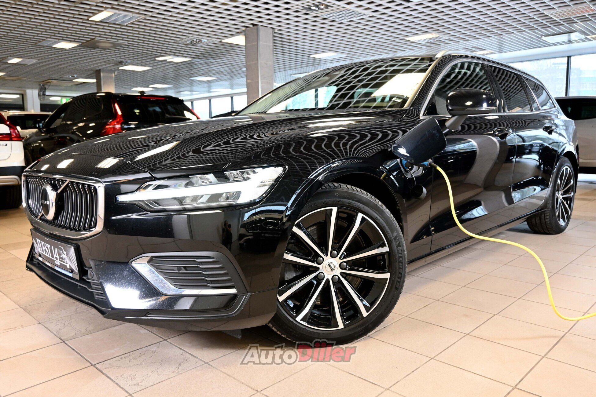 Volvo V60 2022, photo 4/10