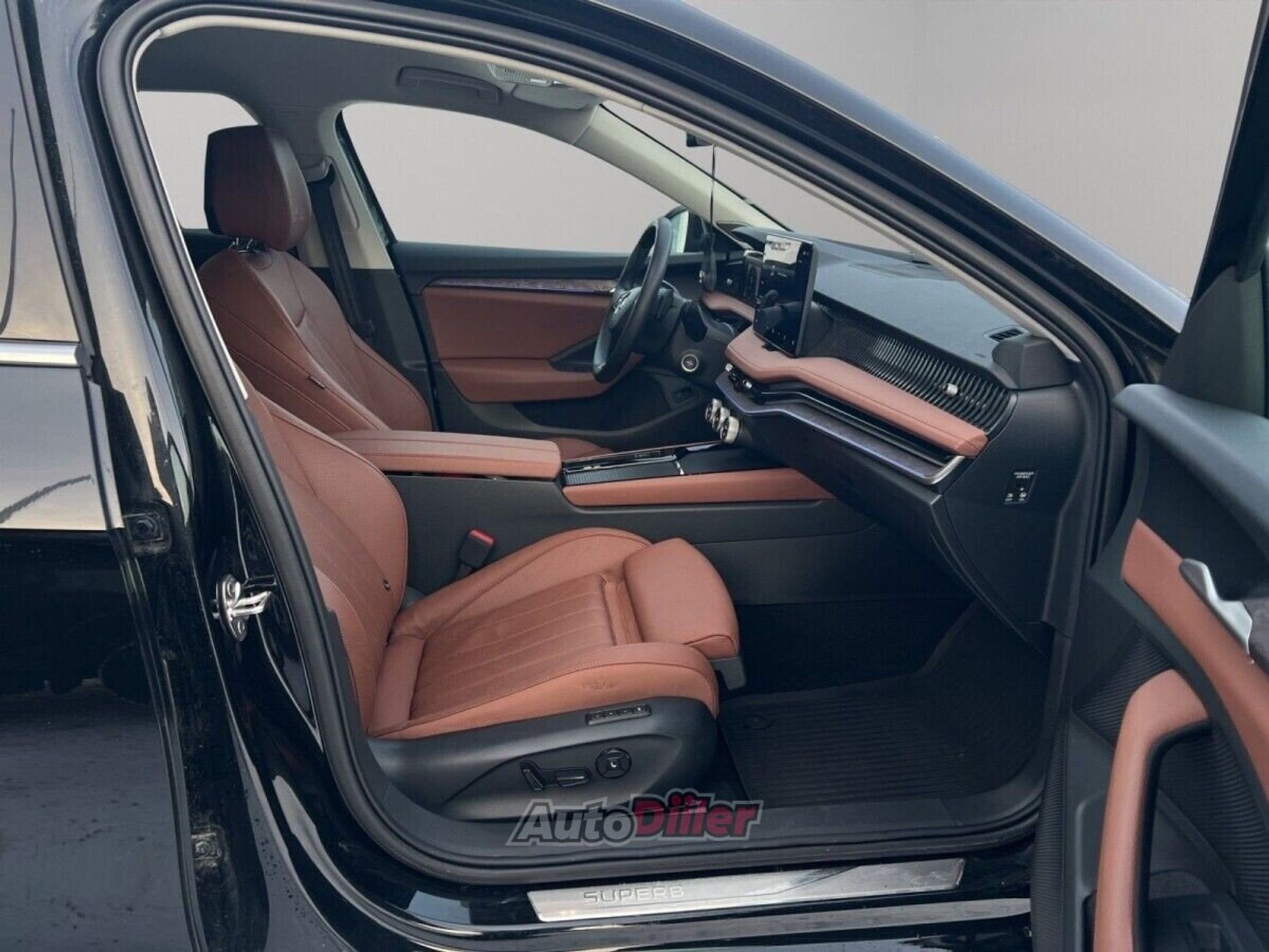Skoda Superb 2.0 142kW 2024, photo 5/10