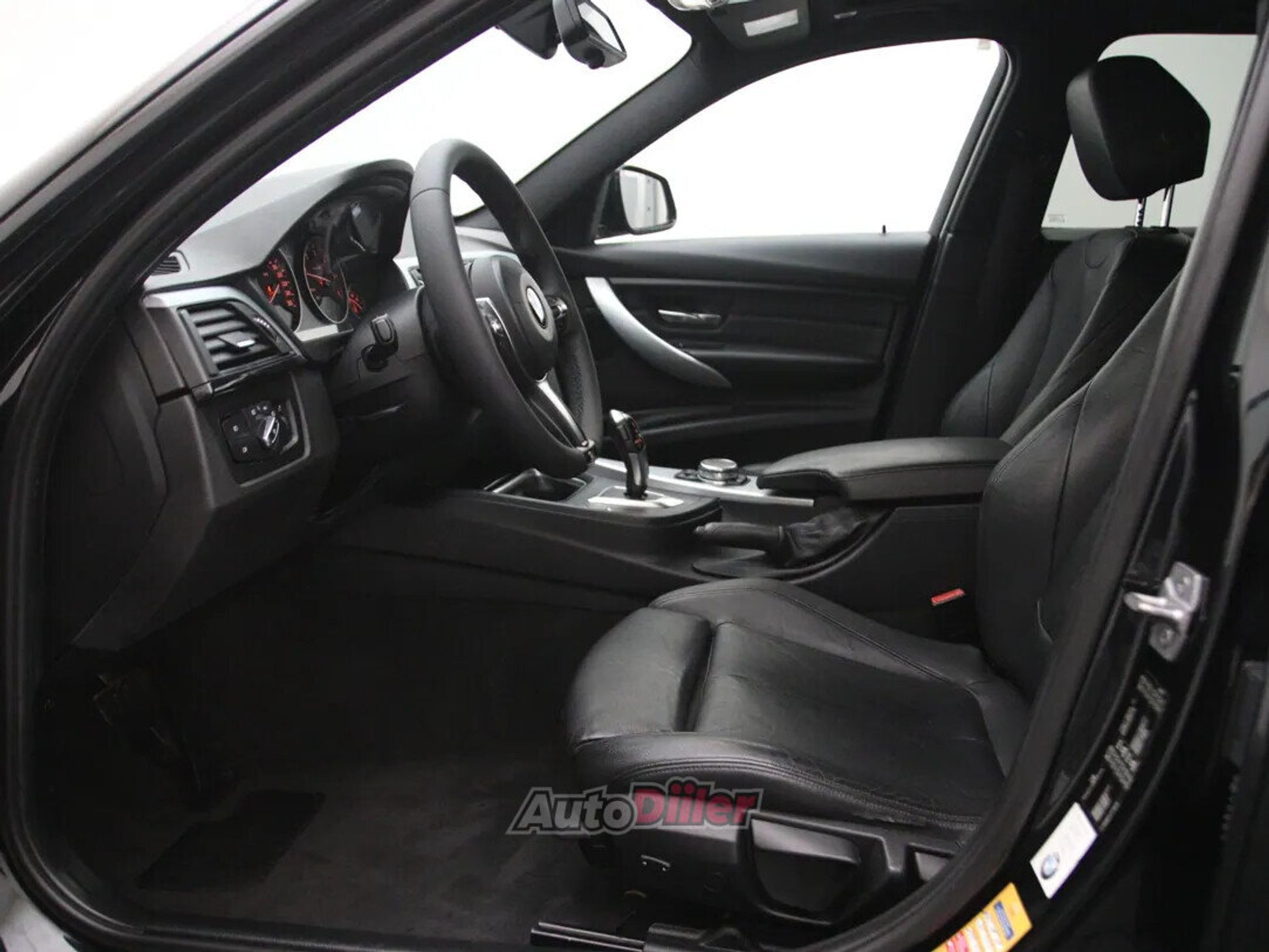 BMW 320 High Executive 2.0 135kW 2015, photo 4/10