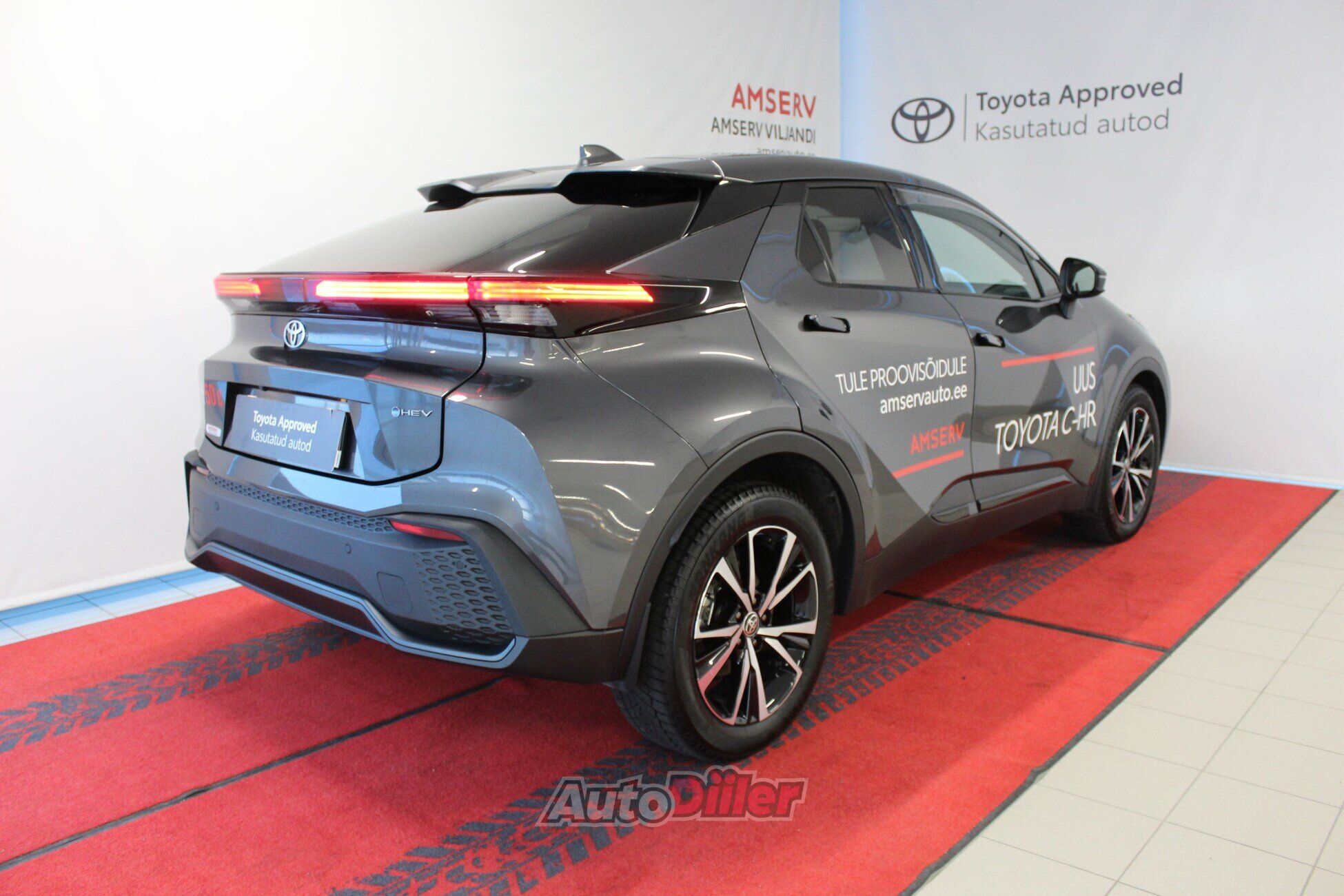 Toyota C-HR 2025, photo 2/10