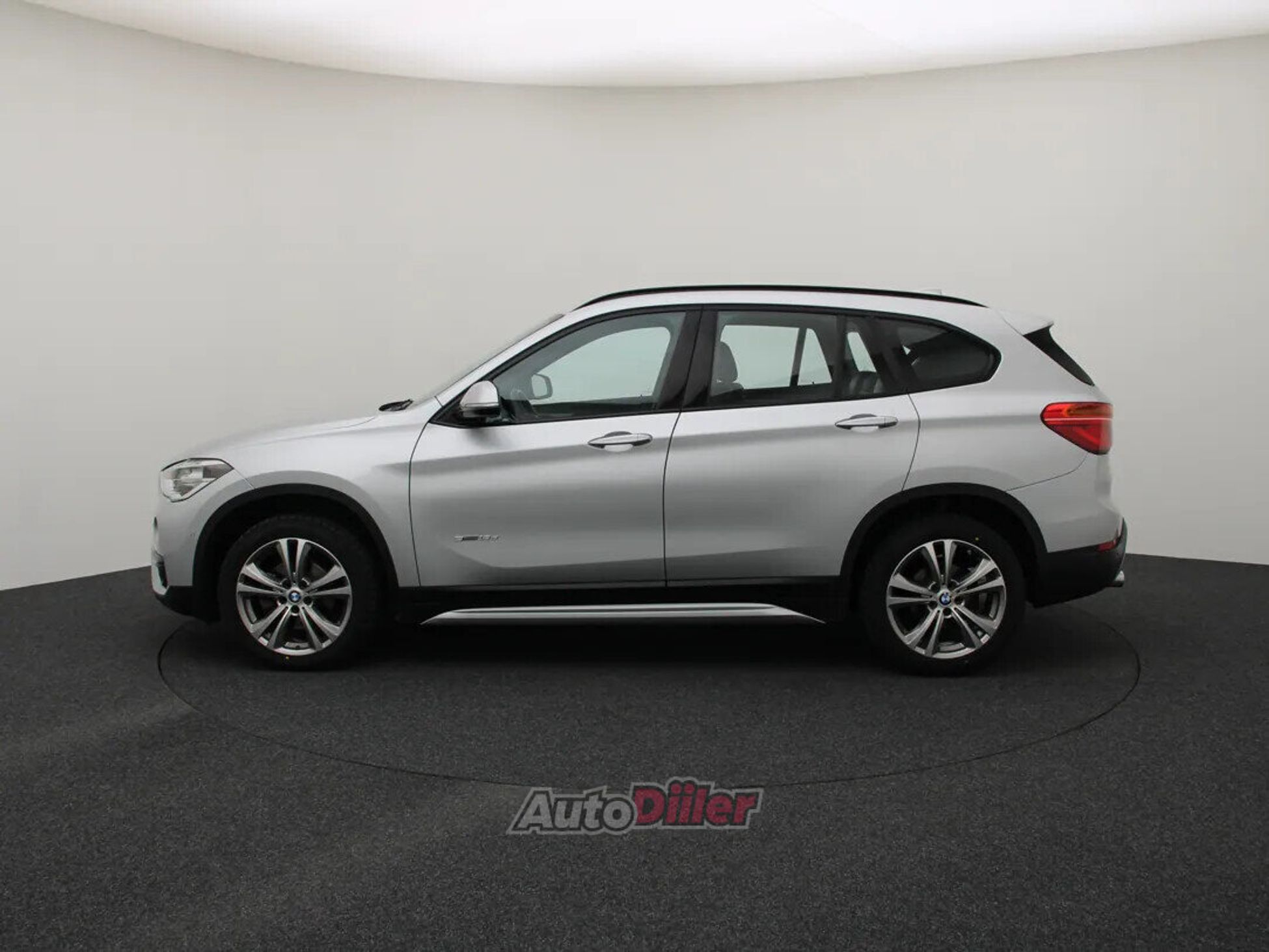 BMW X1 High Executive 2.0 110kW 2018, kuva 6/10