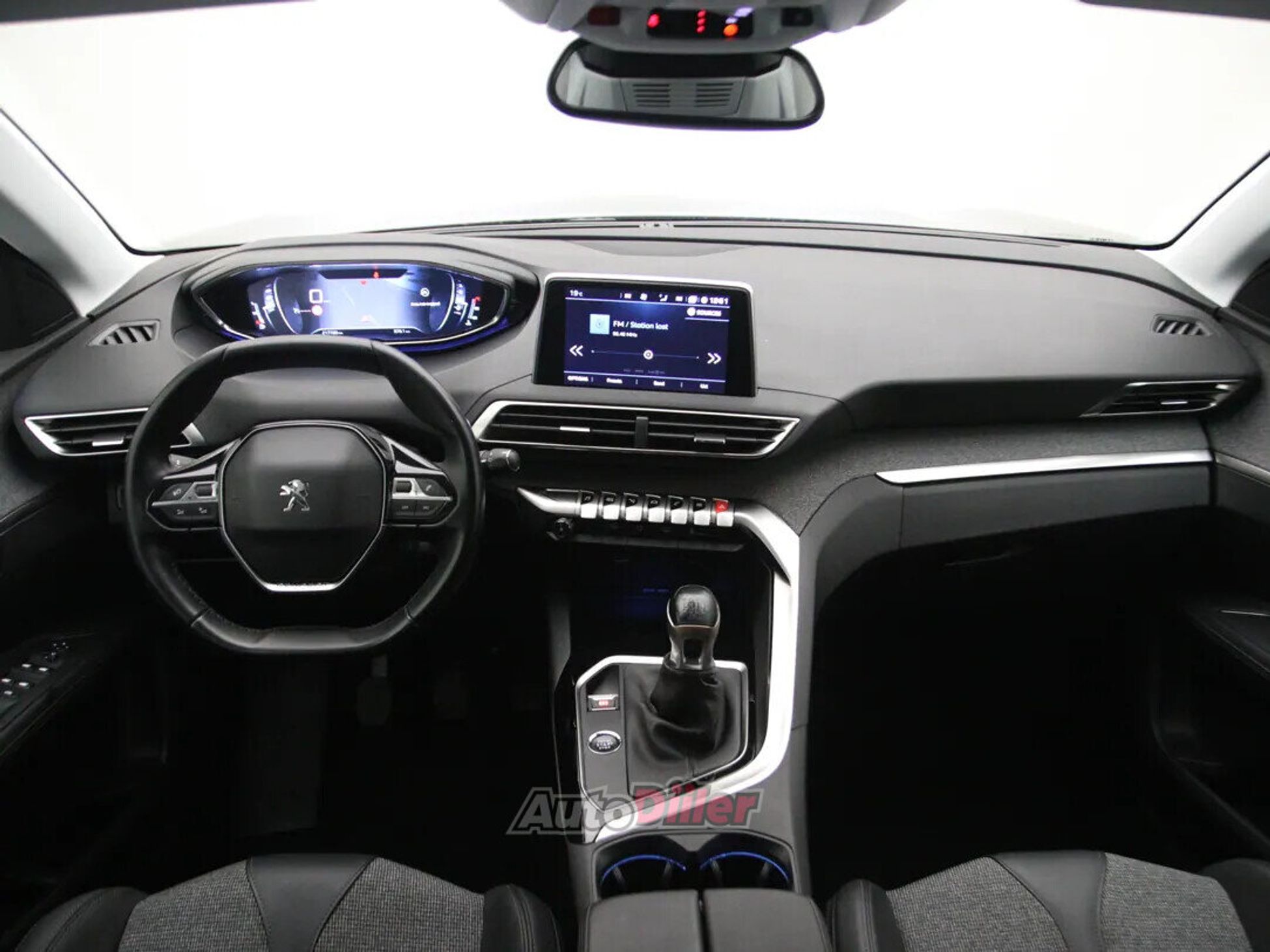 Peugeot 3008 Premium Avantage 1.5 96kW 2020, photo 2/10