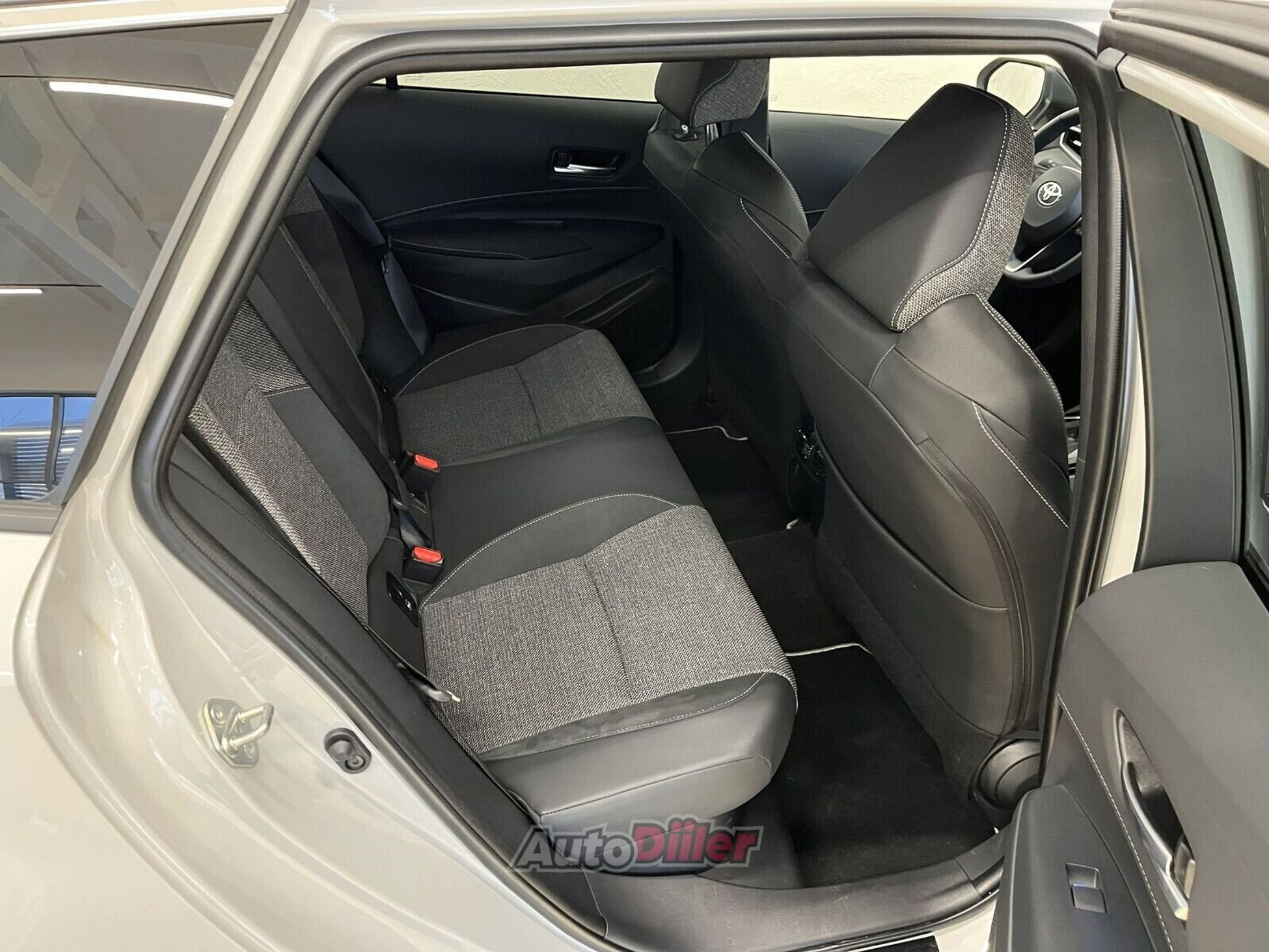 Toyota Corolla 2025, photo 6/10