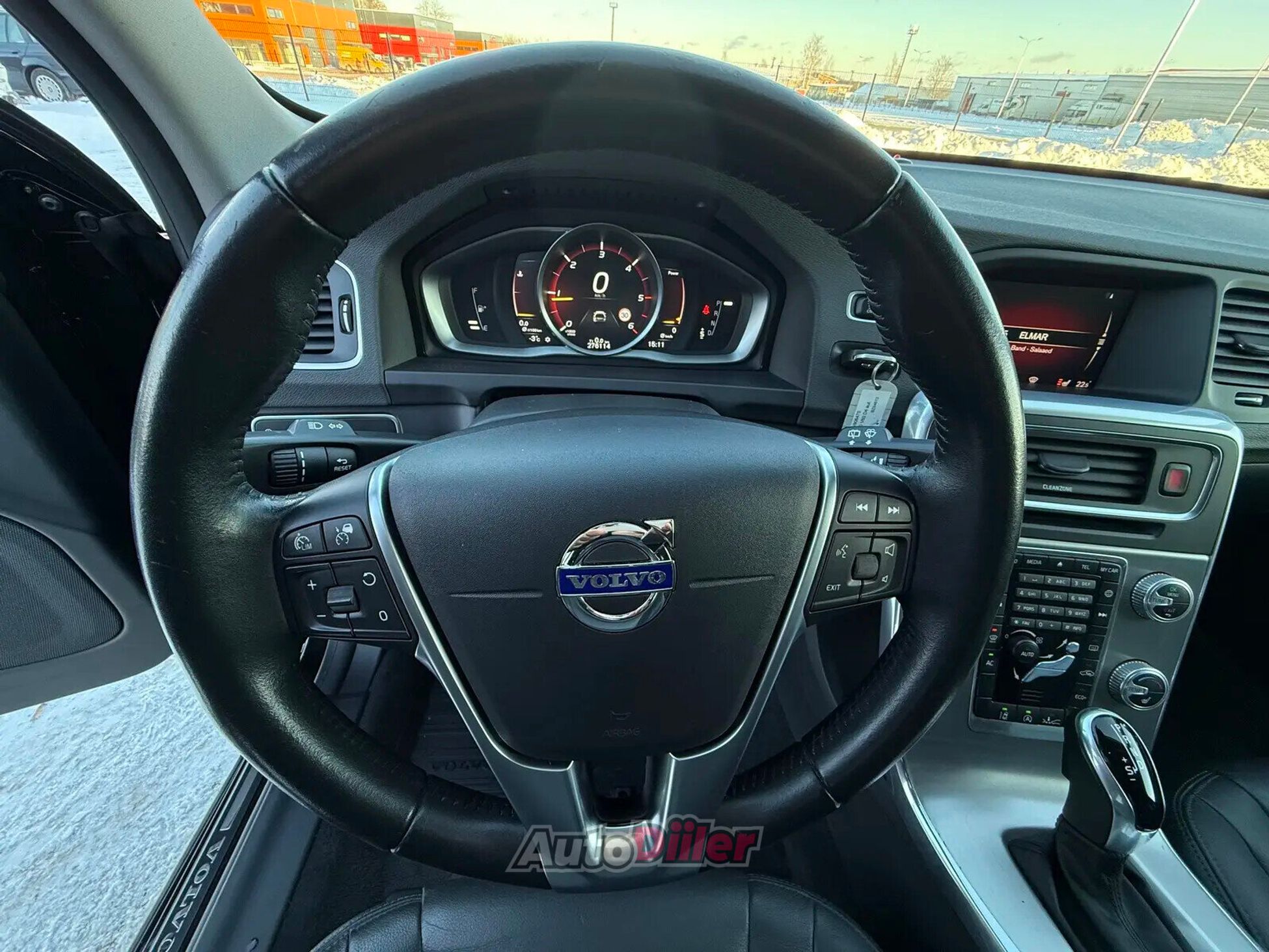 Volvo V60 Momentum Facelift 2.0 140kW 2018, photo 6/10