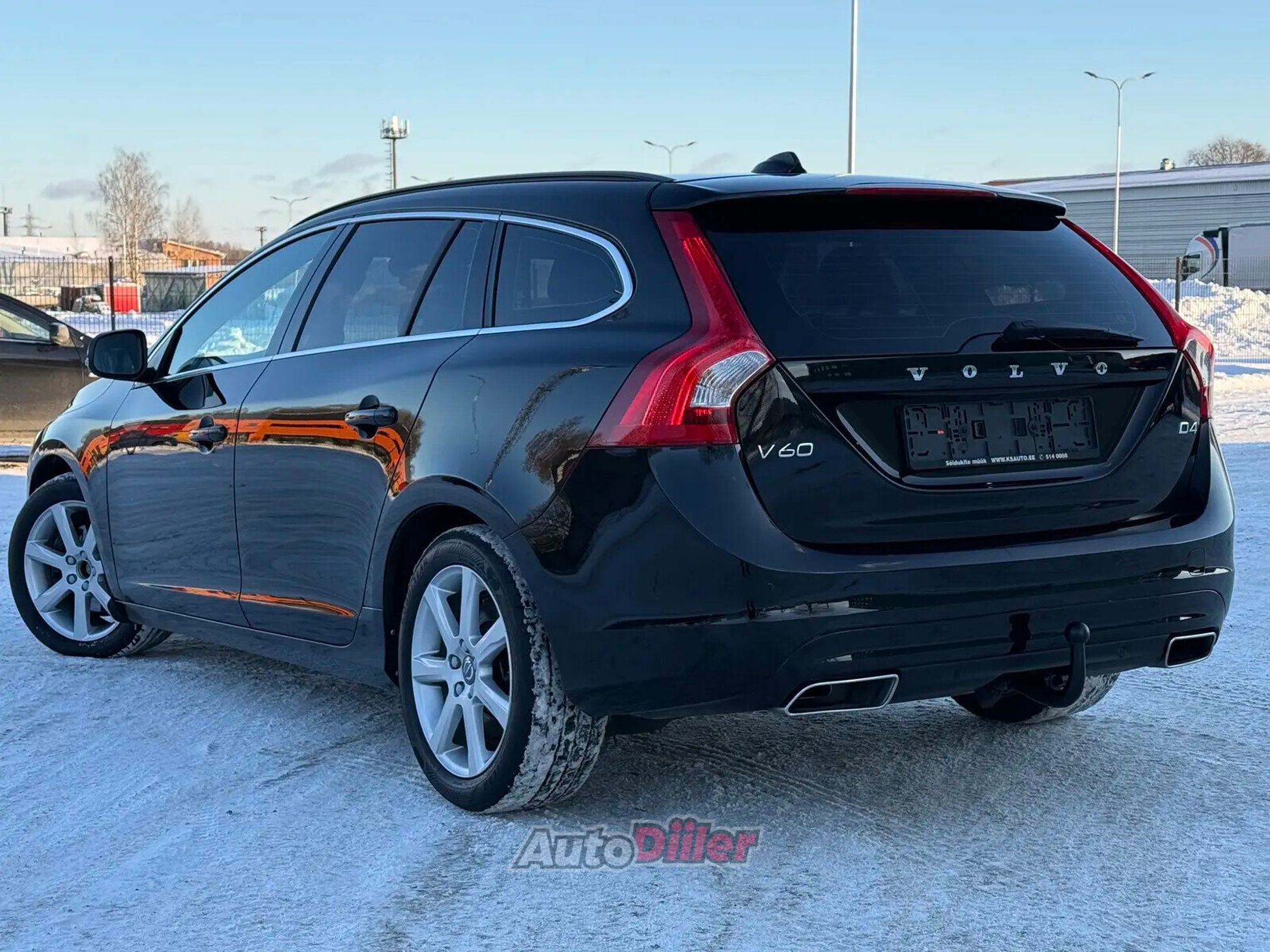 Volvo V60 Momentum Facelift 2.0 140kW 2018, photo 2/10