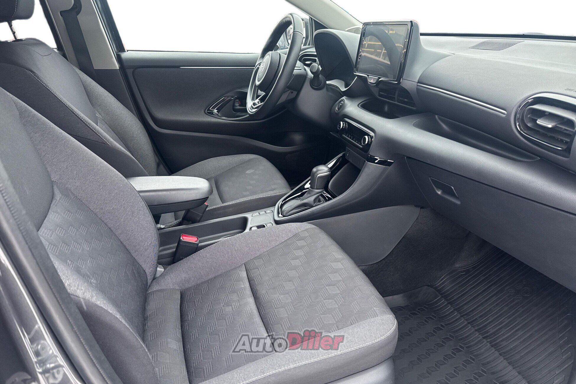 Toyota Yaris Active Plus 1.5 68kW 2024, photo 6/10