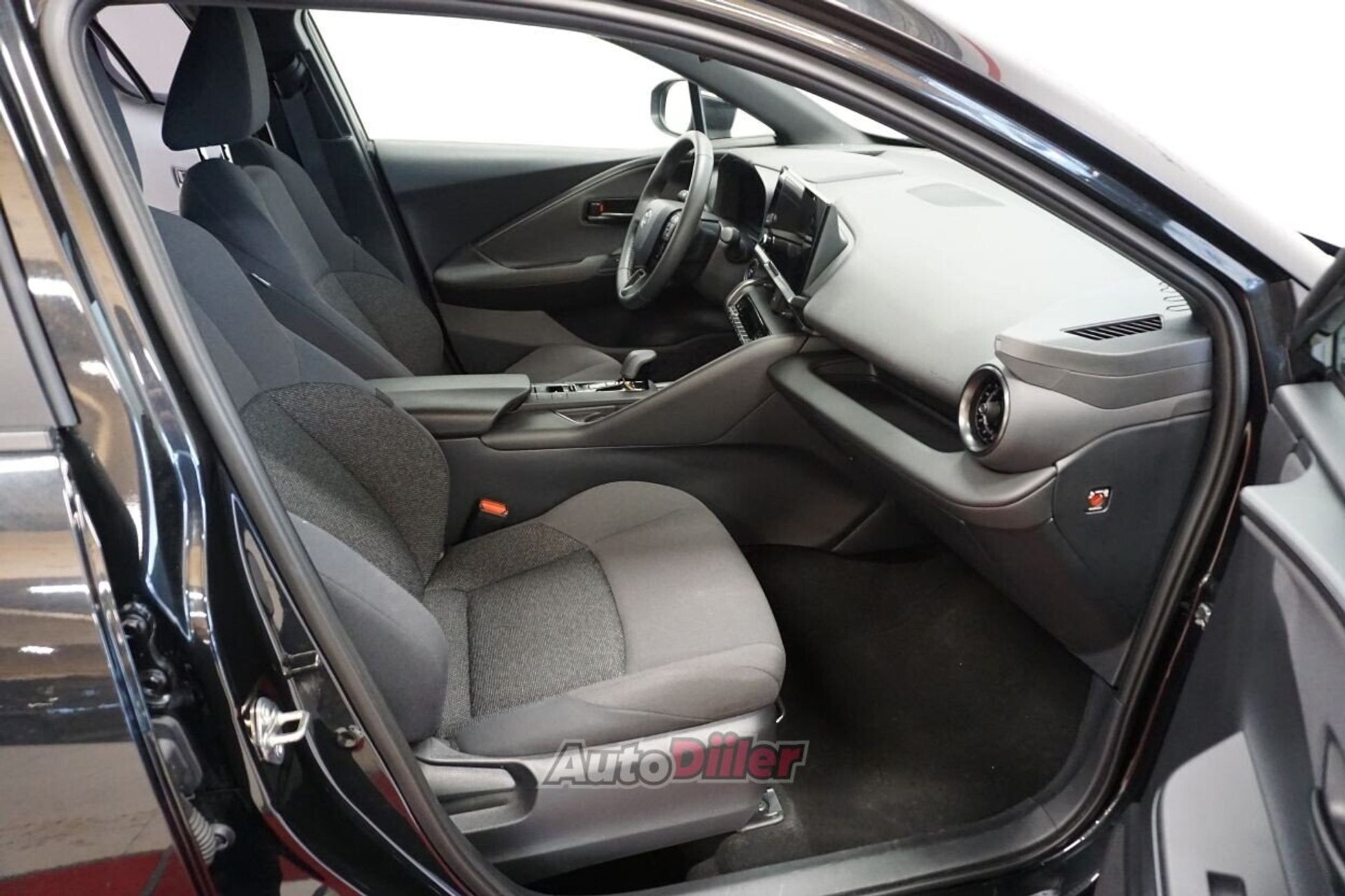 Toyota C-HR Active 1.8 72kW 2024, photo 6/10
