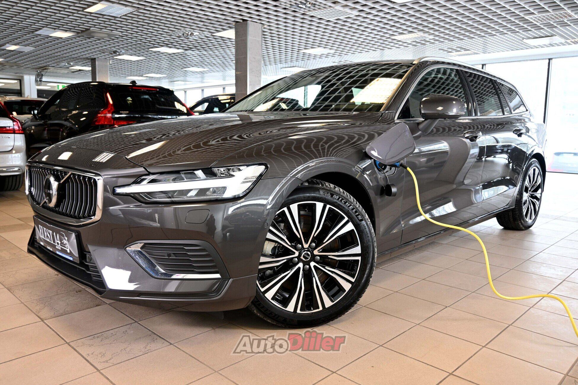 Volvo V60 2025, photo 4/10