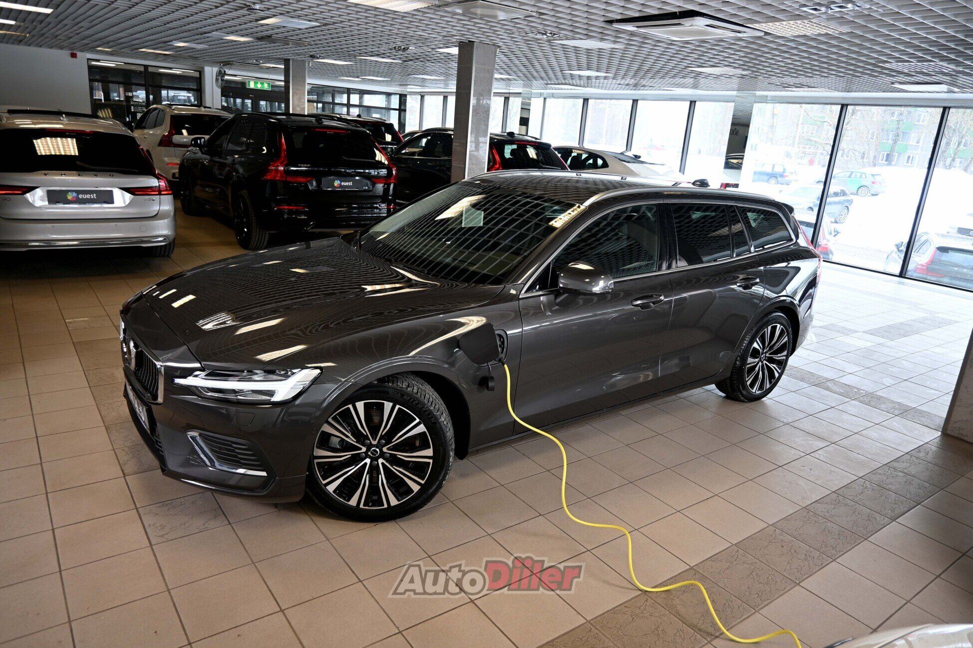 Volvo V60 2025, photo 6/10
