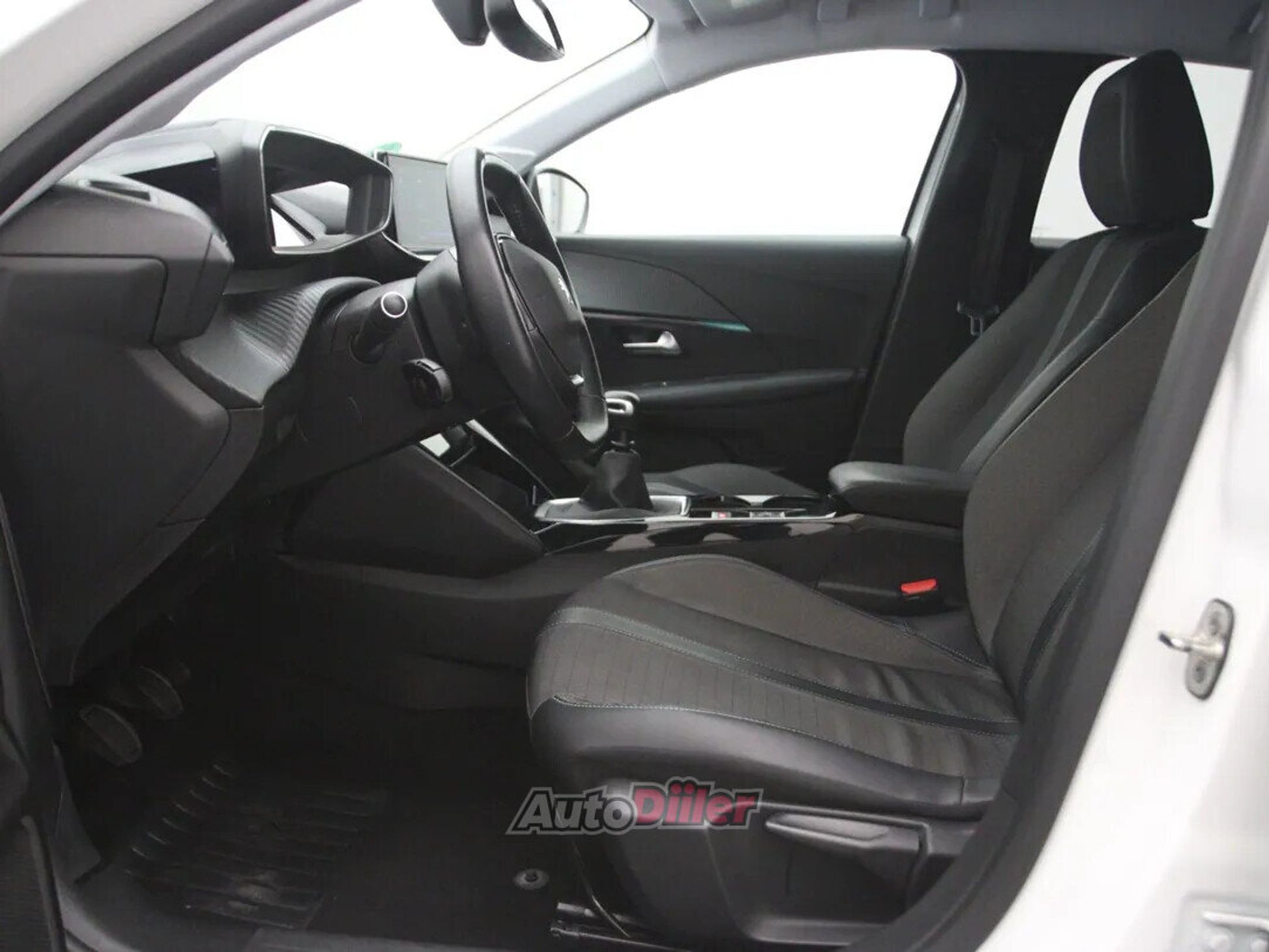 Peugeot 208 Allure 1.2 74kW 2021, photo 4/10