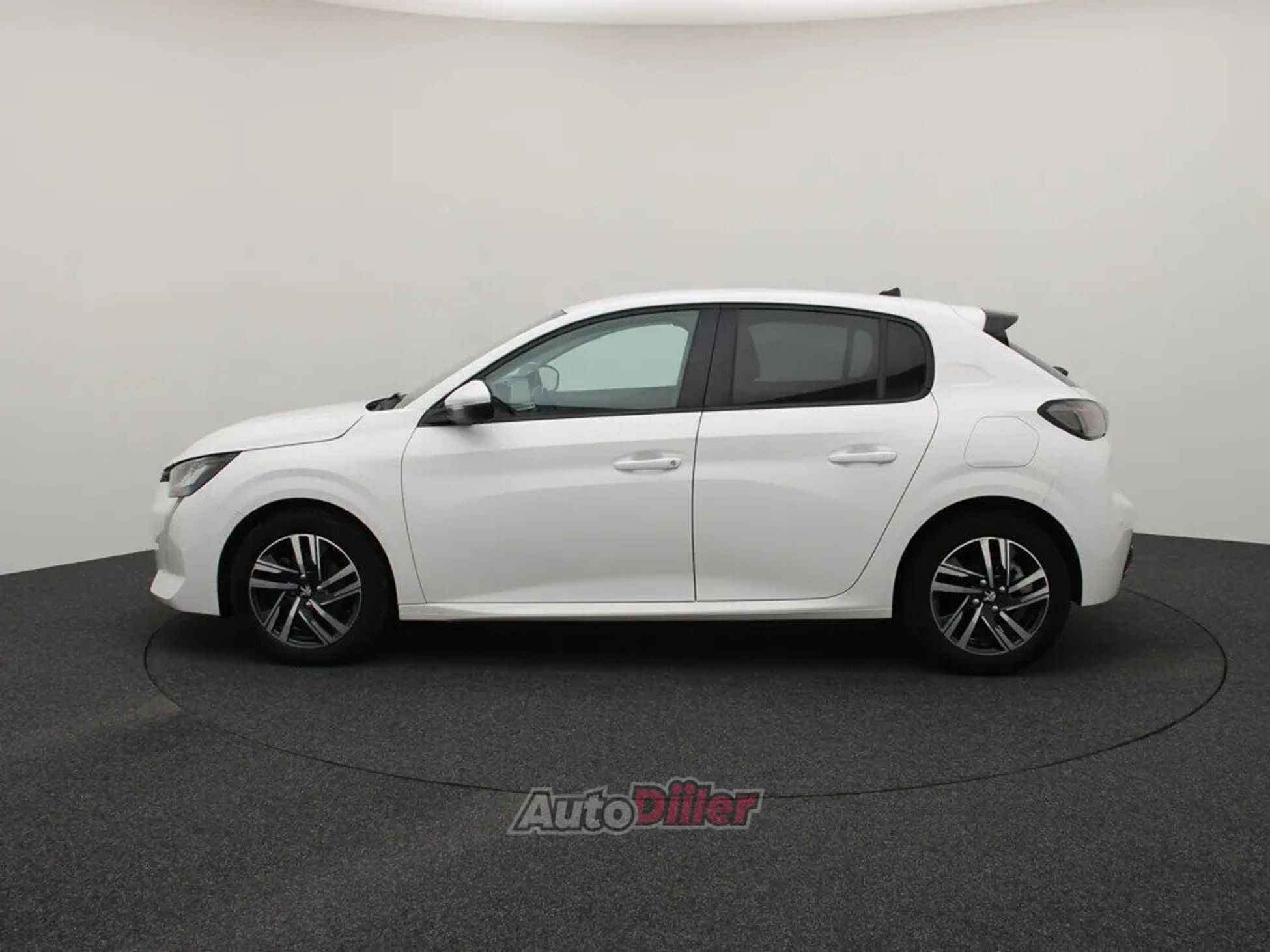 Peugeot 208 Allure 1.2 74kW 2021, photo 6/10