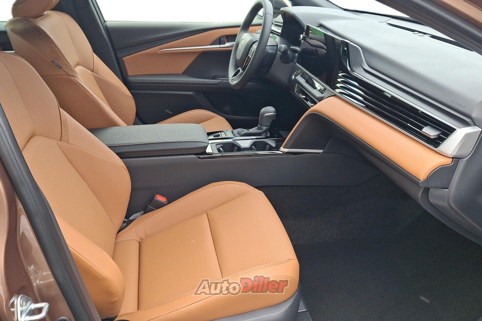 Toyota Camry Executive 2.5 137kW 2026, photo 6/10