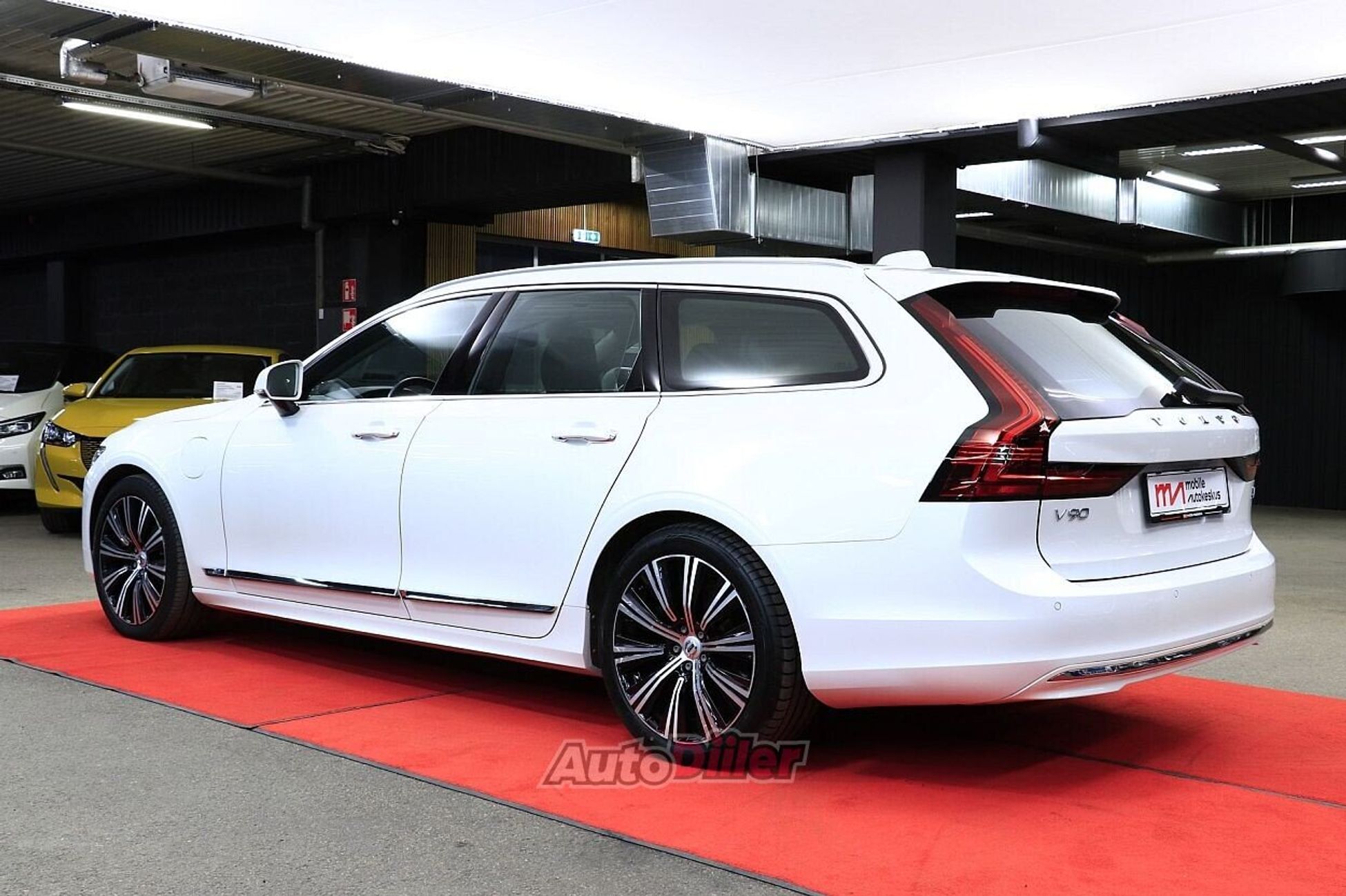 Volvo V90 AWD Inscription 2.0 186kW 2021, photo 4/10