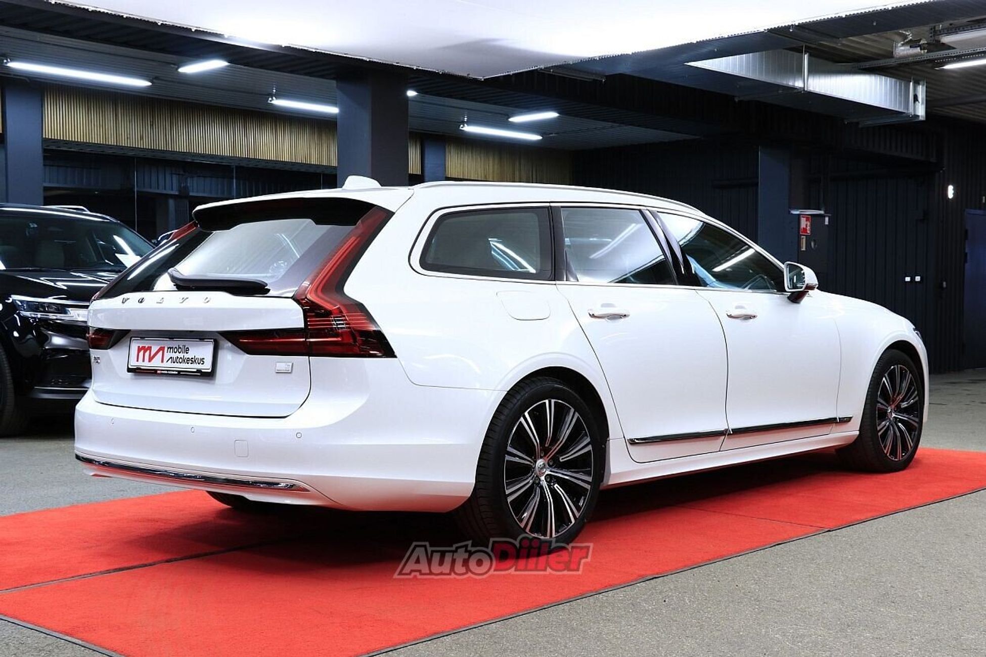 Volvo V90 AWD Inscription 2.0 186kW 2021, photo 2/10