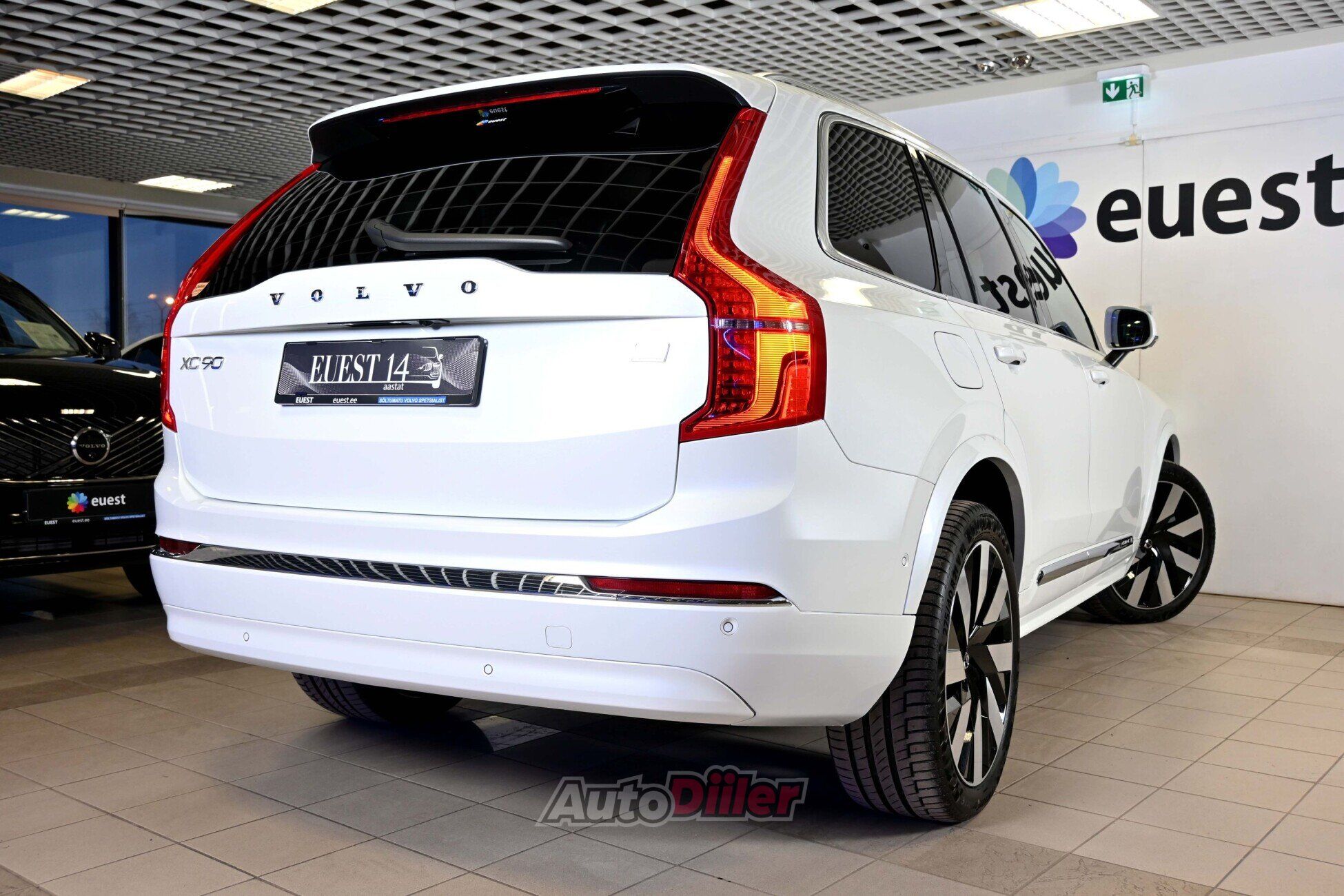 Volvo XC90 2024, photo 2/10