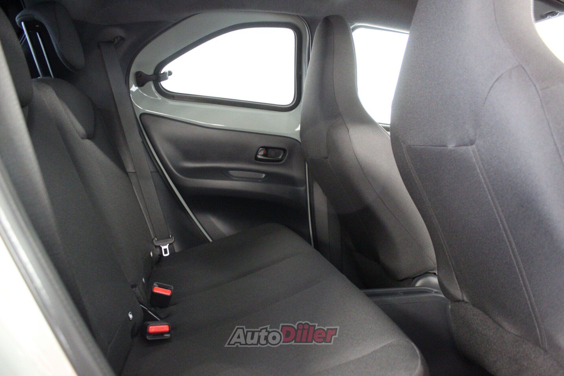 Toyota Aygo Pulse Hybrid 1.5 68kW 2025, photo 6/10