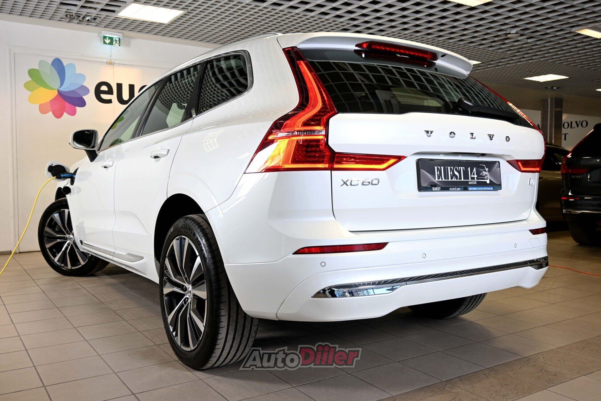 Volvo XC60 2021, photo 3/10