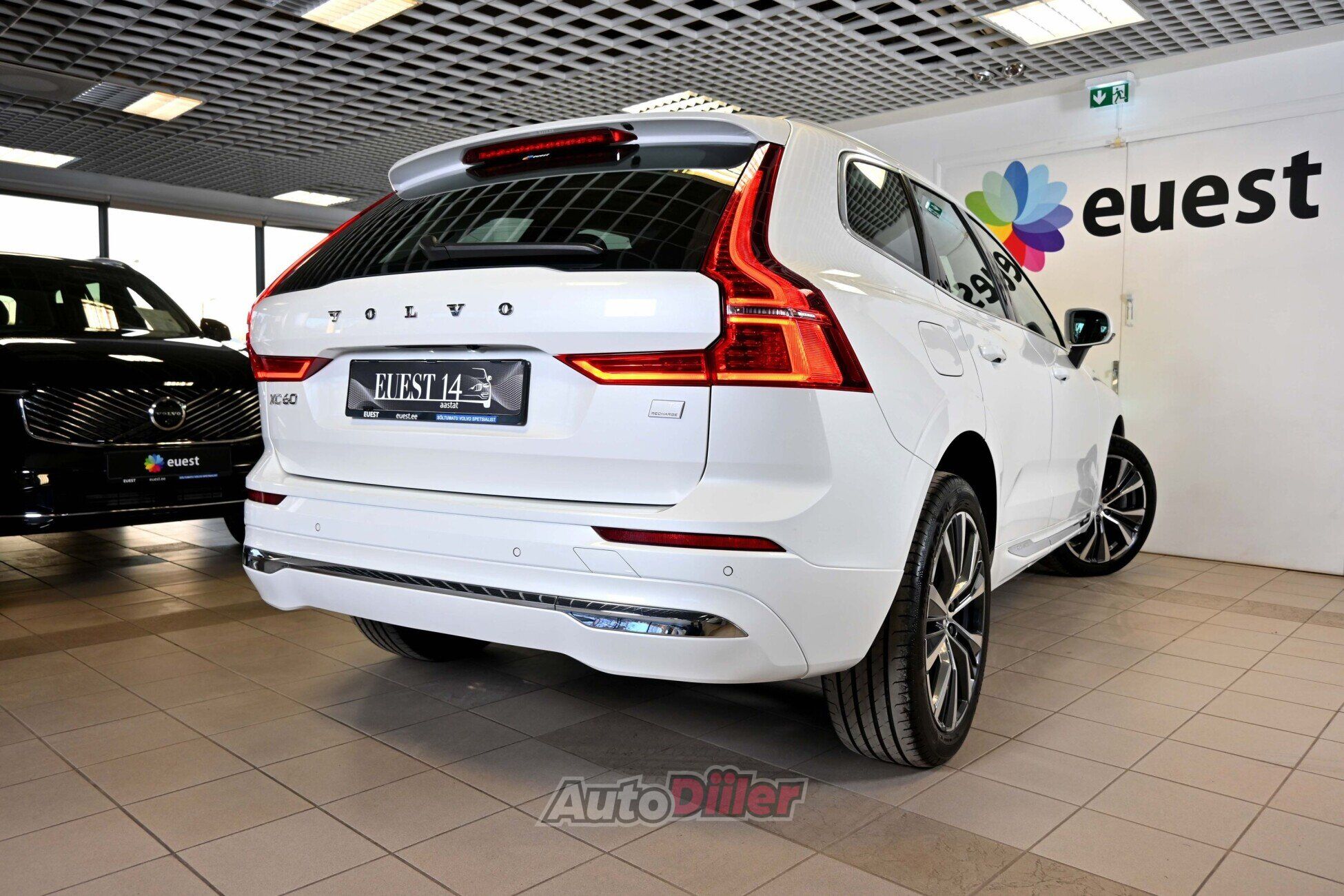 Volvo XC60 2021, photo 2/10