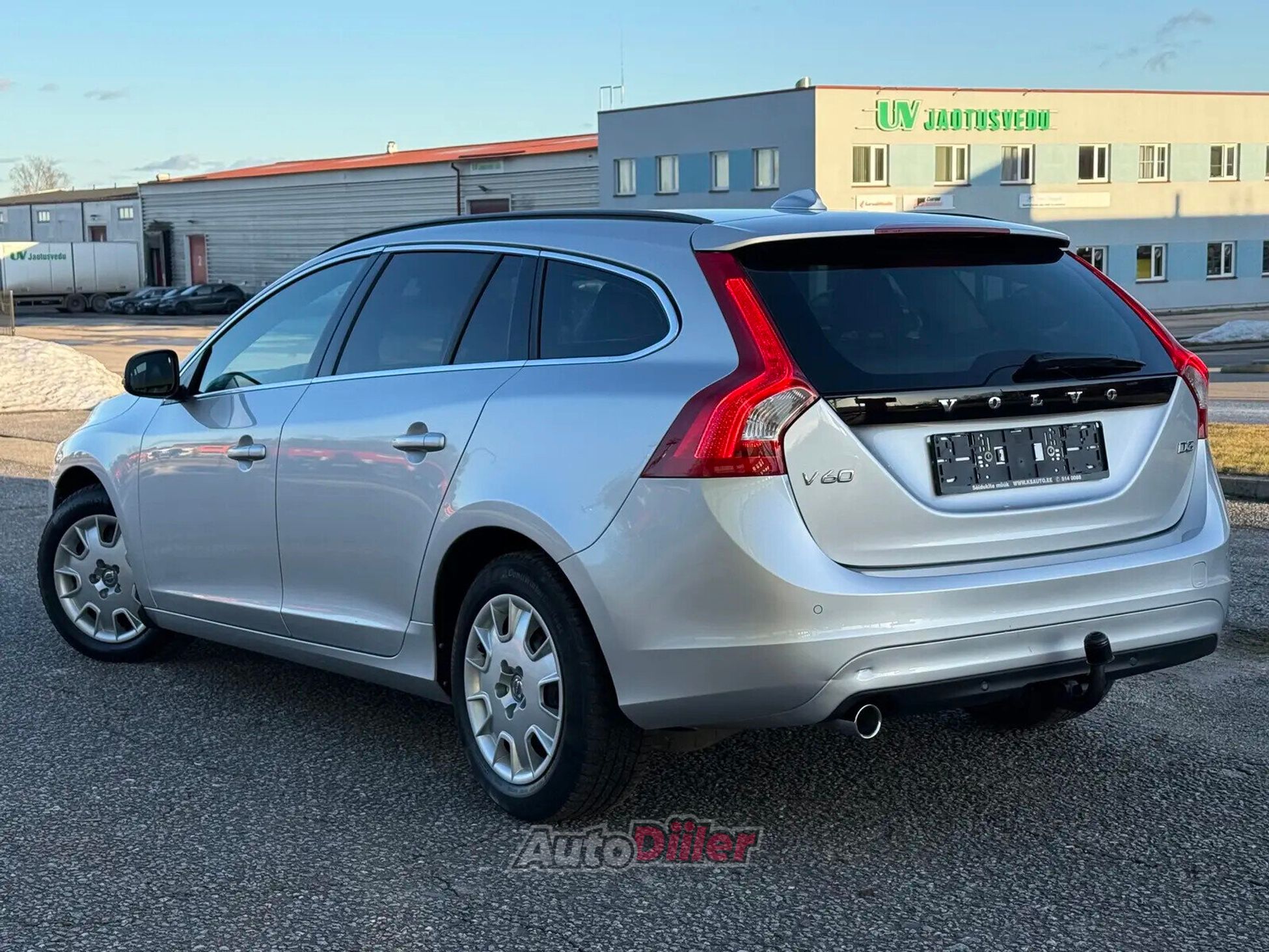 Volvo V60 Momentum Facelift 2.0 110kW 2016, kuva 2/10